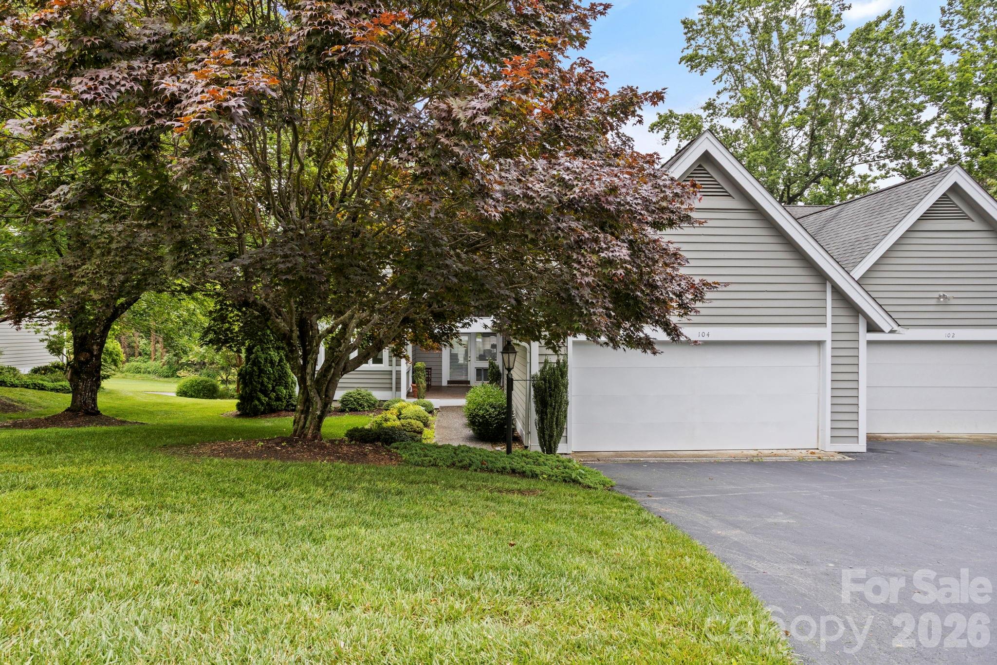 104 Overlook Drive — Flat Rock