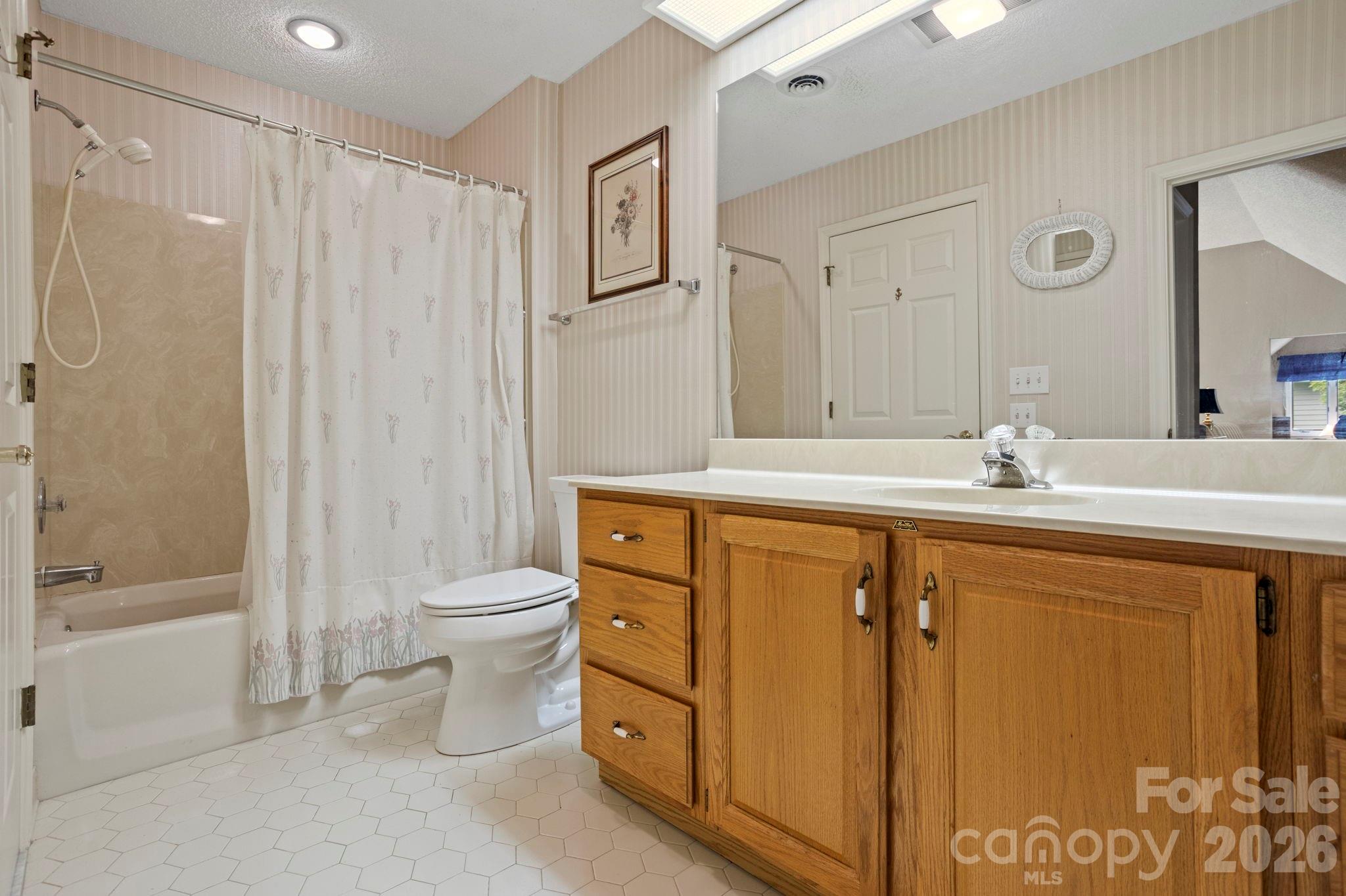 104 Overlook Drive — Flat Rock