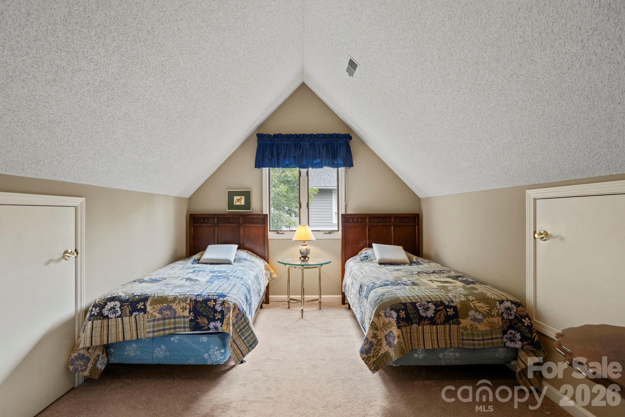104 Overlook Drive — Flat Rock