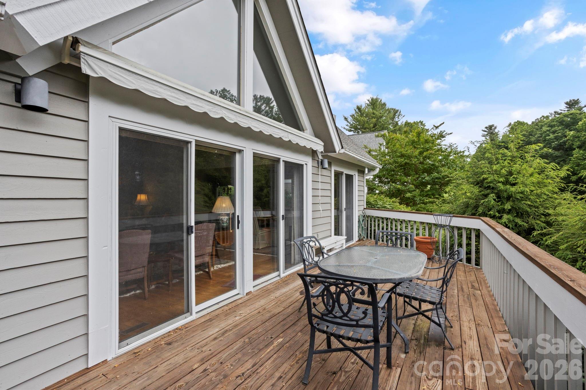104 Overlook Drive — Flat Rock