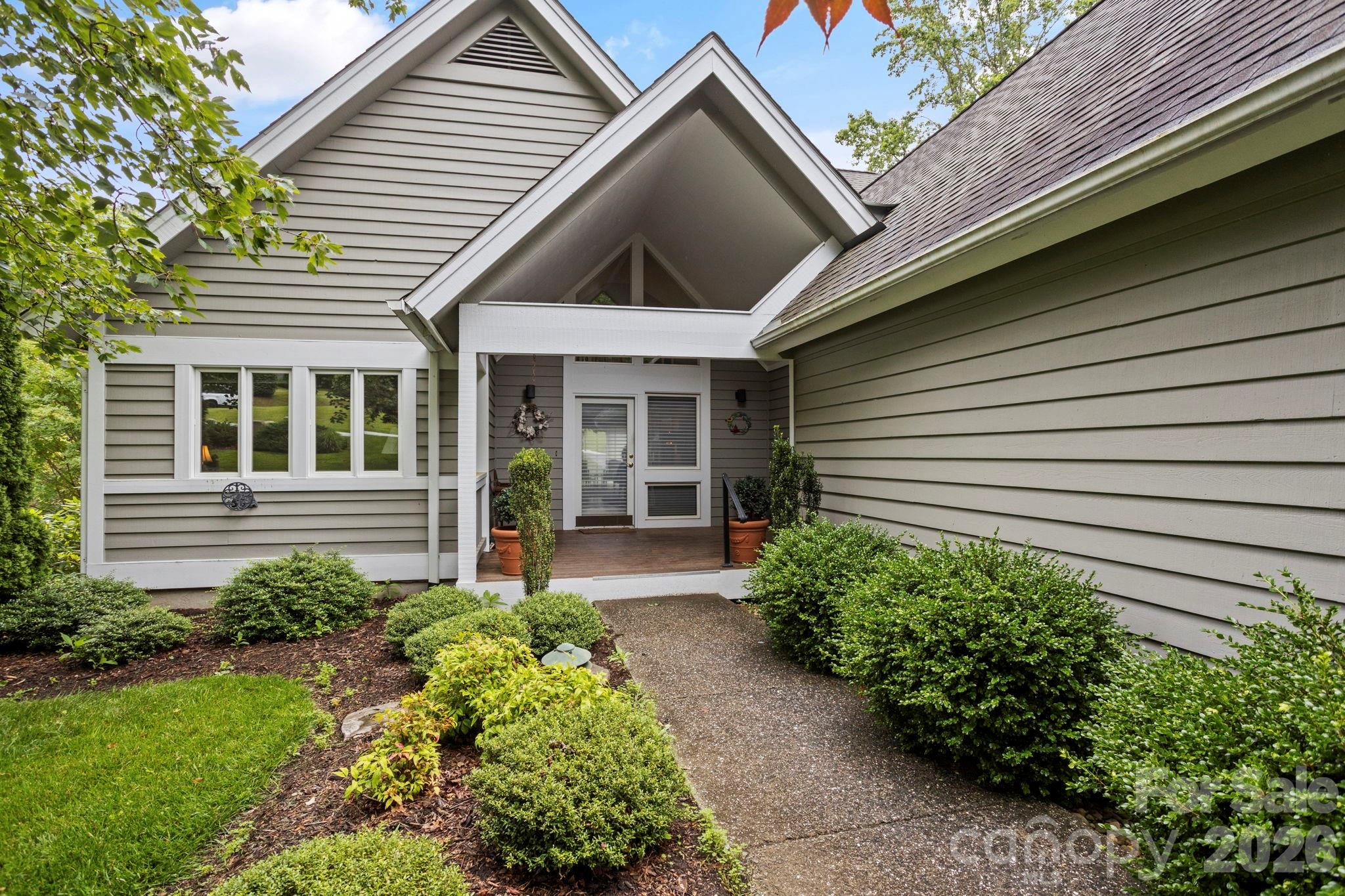 104 Overlook Drive — Flat Rock