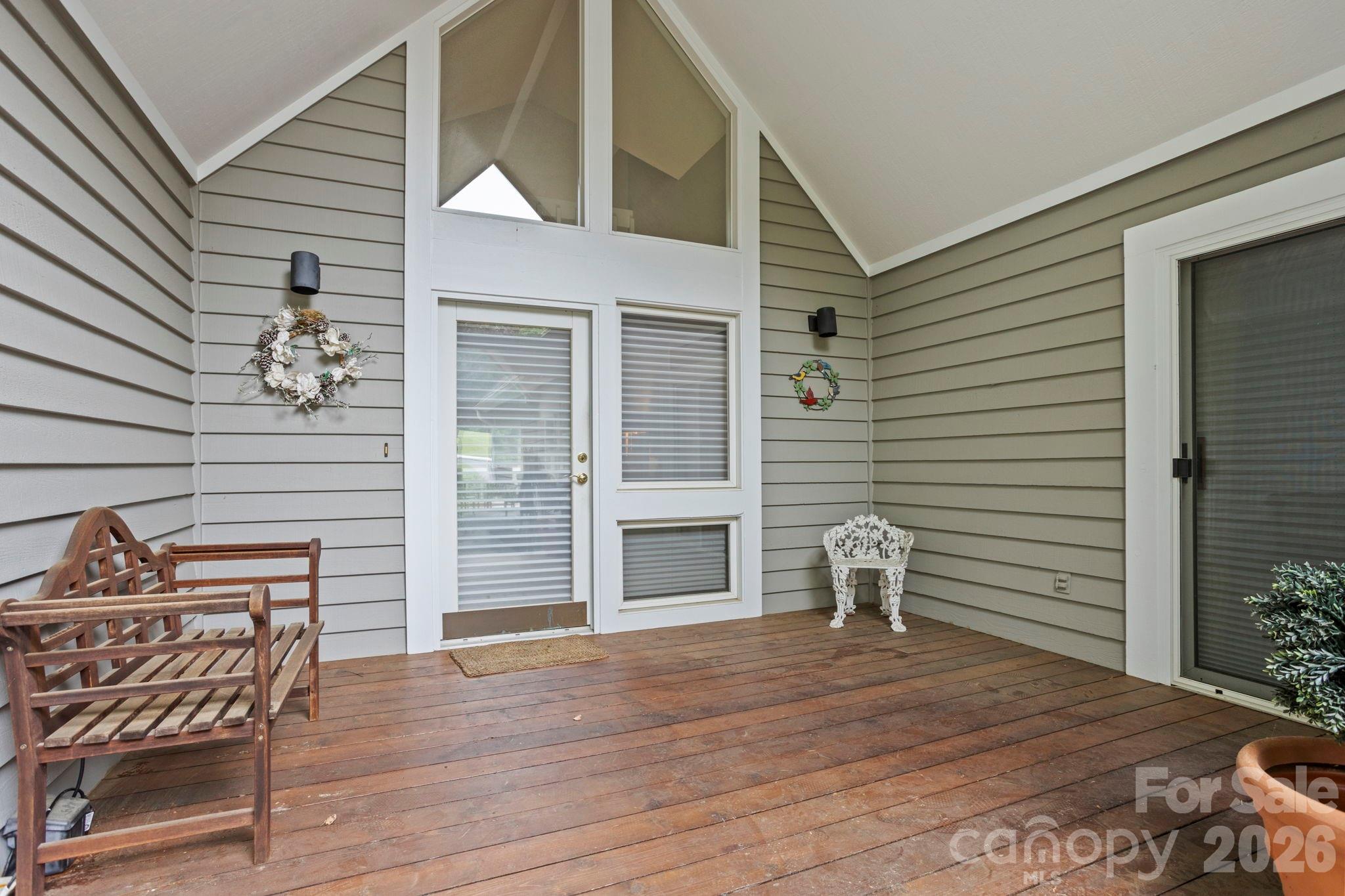104 Overlook Drive — Flat Rock