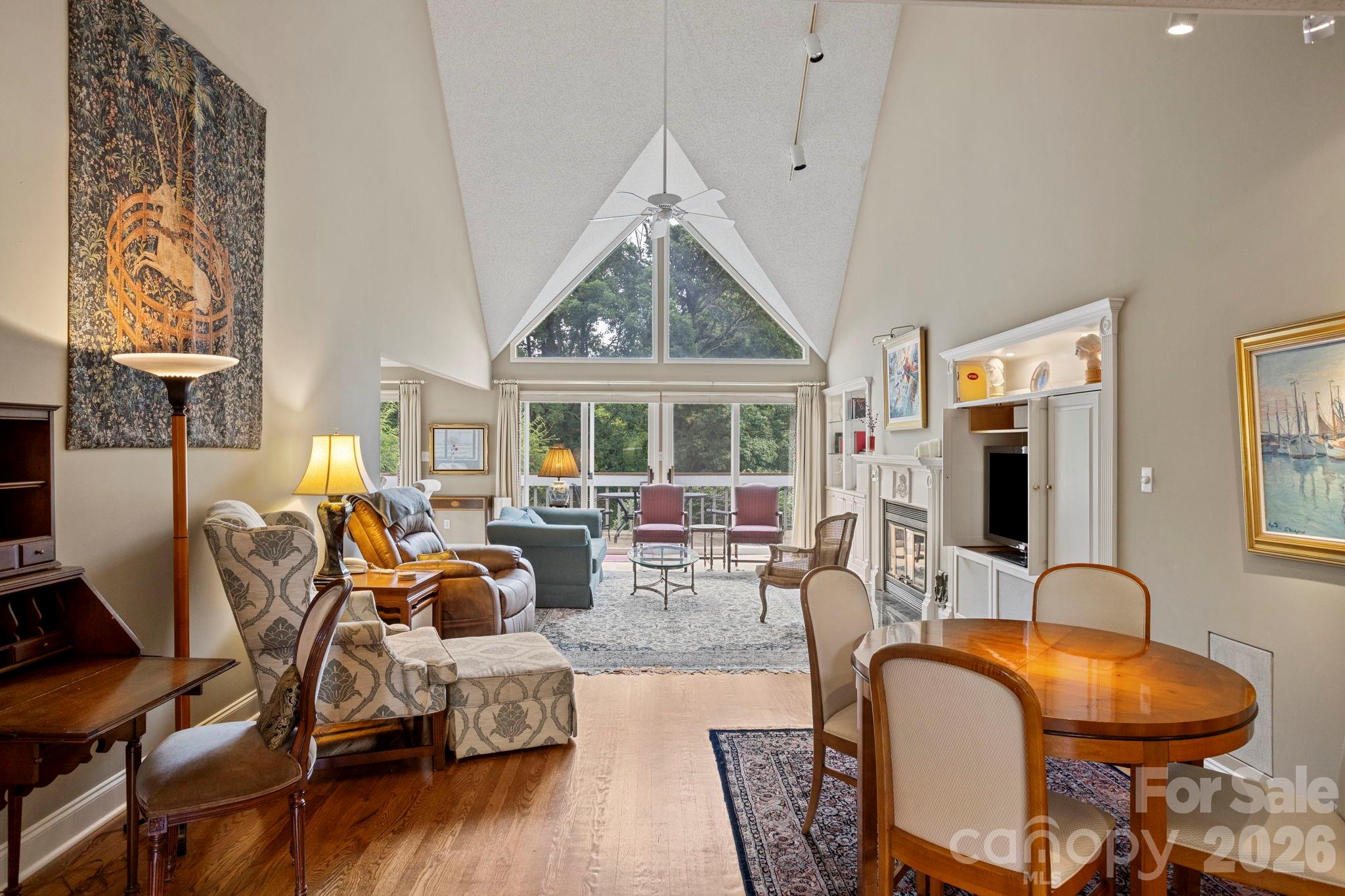 104 Overlook Drive — Flat Rock