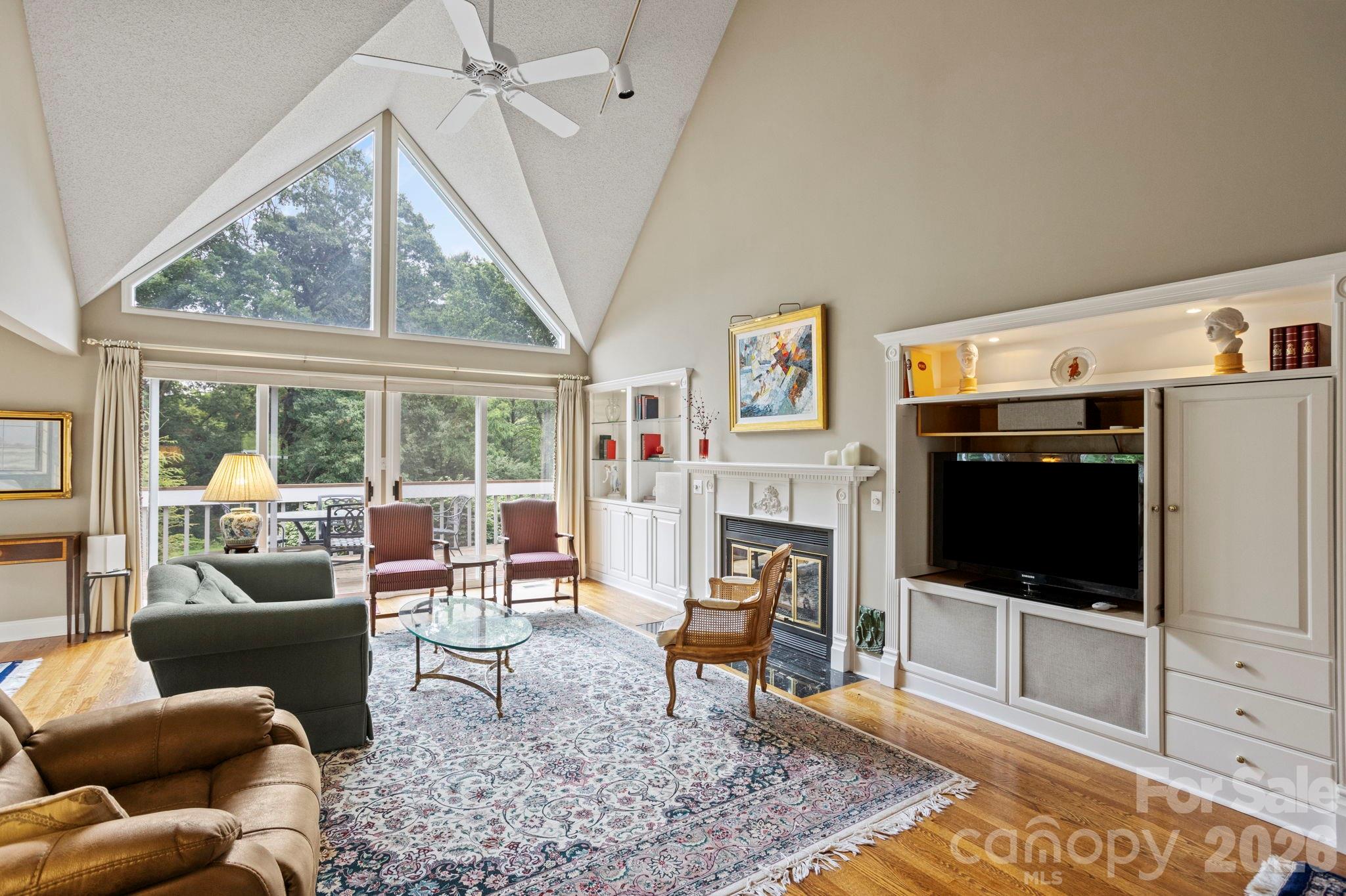 104 Overlook Drive — Flat Rock