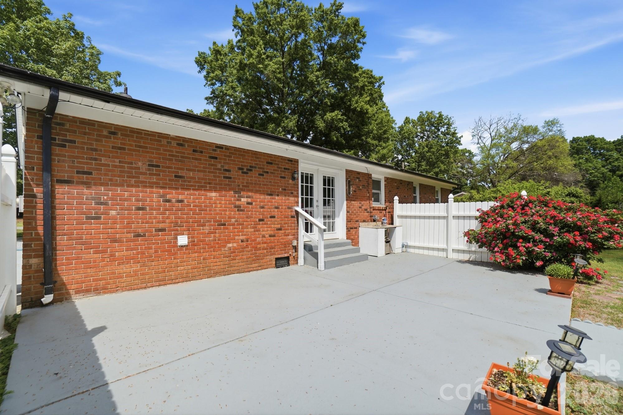 324 Autumn Drive — Harrisburg