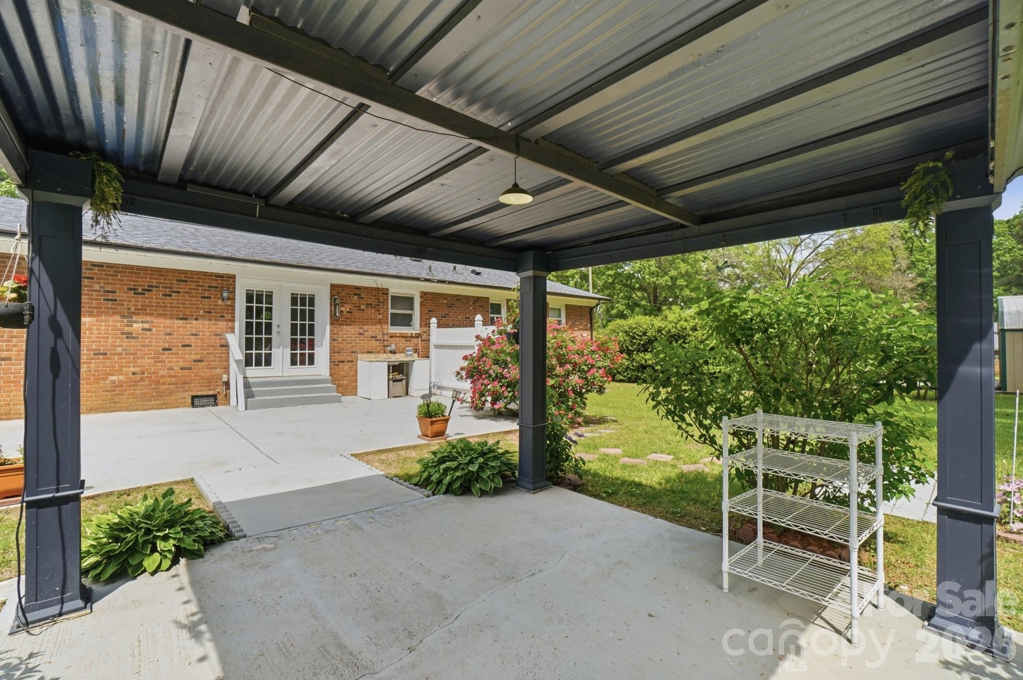 324 Autumn Drive — Harrisburg