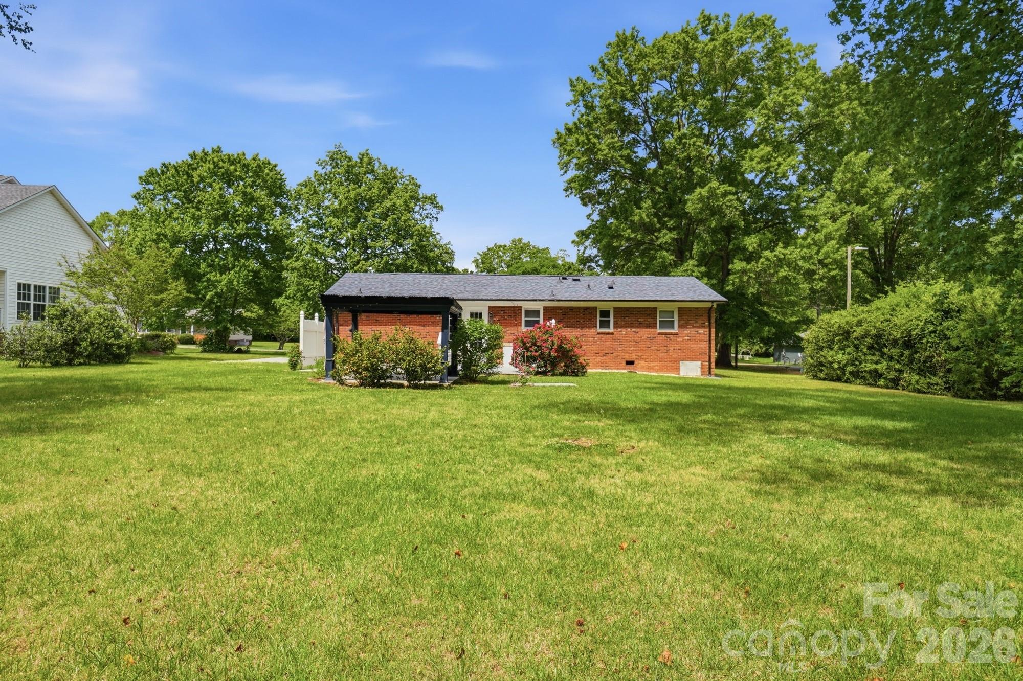 324 Autumn Drive — Harrisburg
