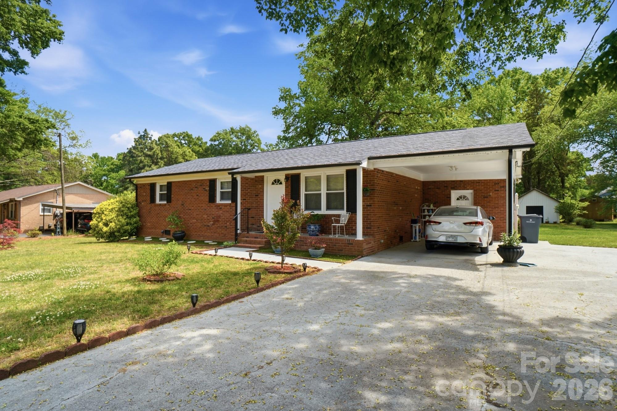 324 Autumn Drive — Harrisburg