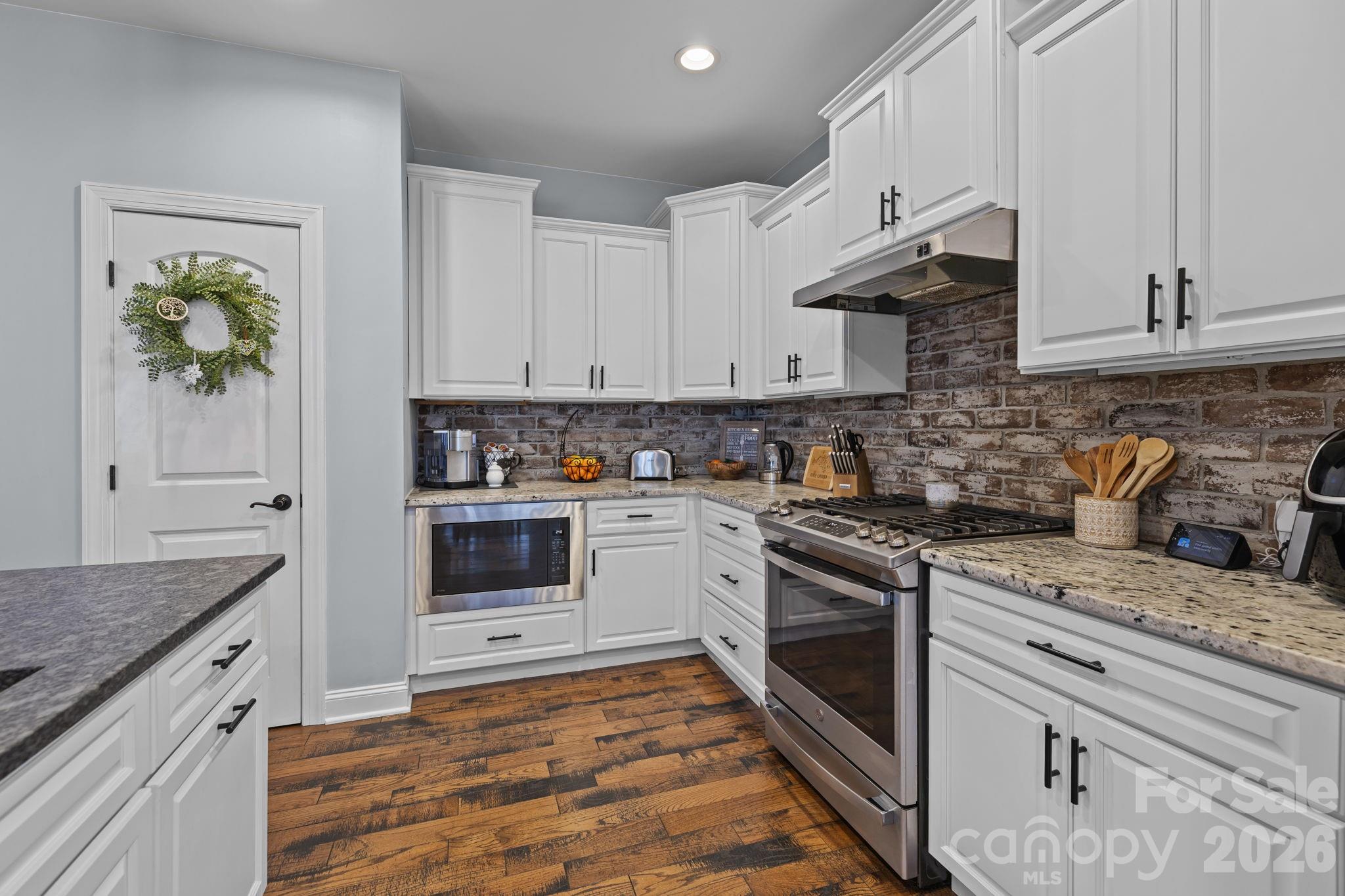 1931 Madeira Circle — Waxhaw