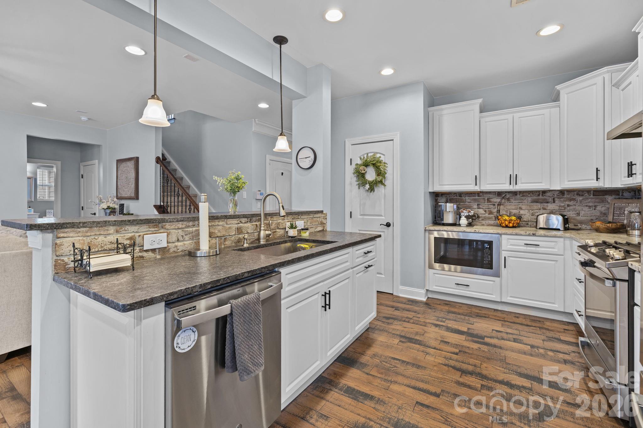 1931 Madeira Circle — Waxhaw