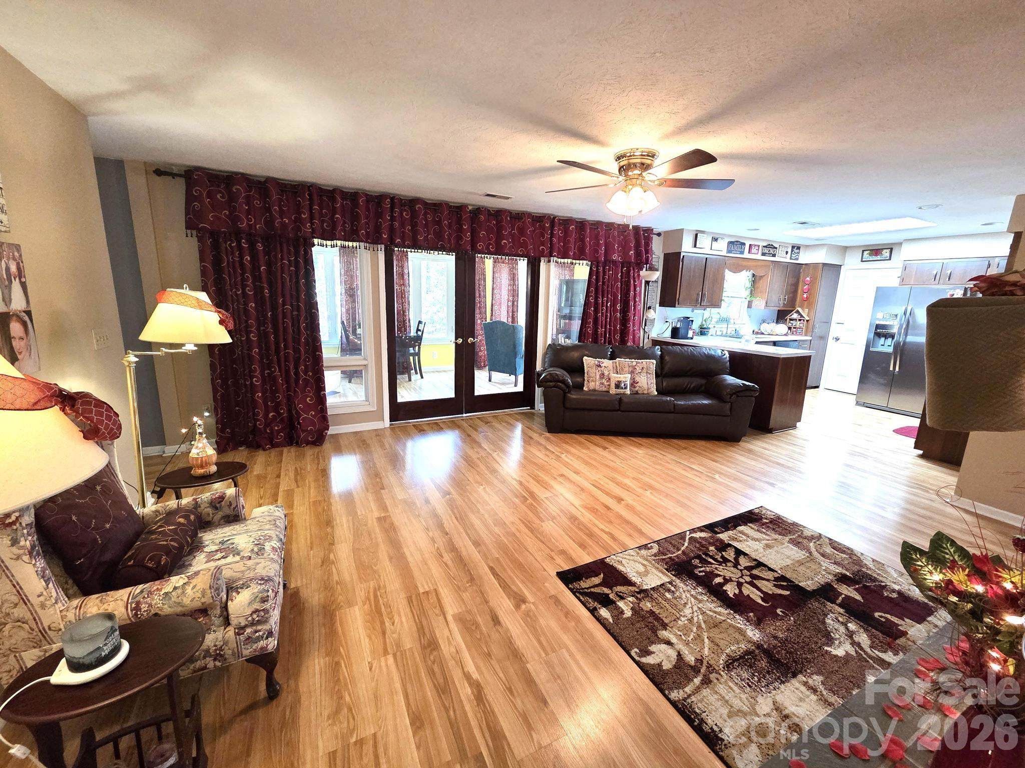106 E Laurel Lane — Etowah