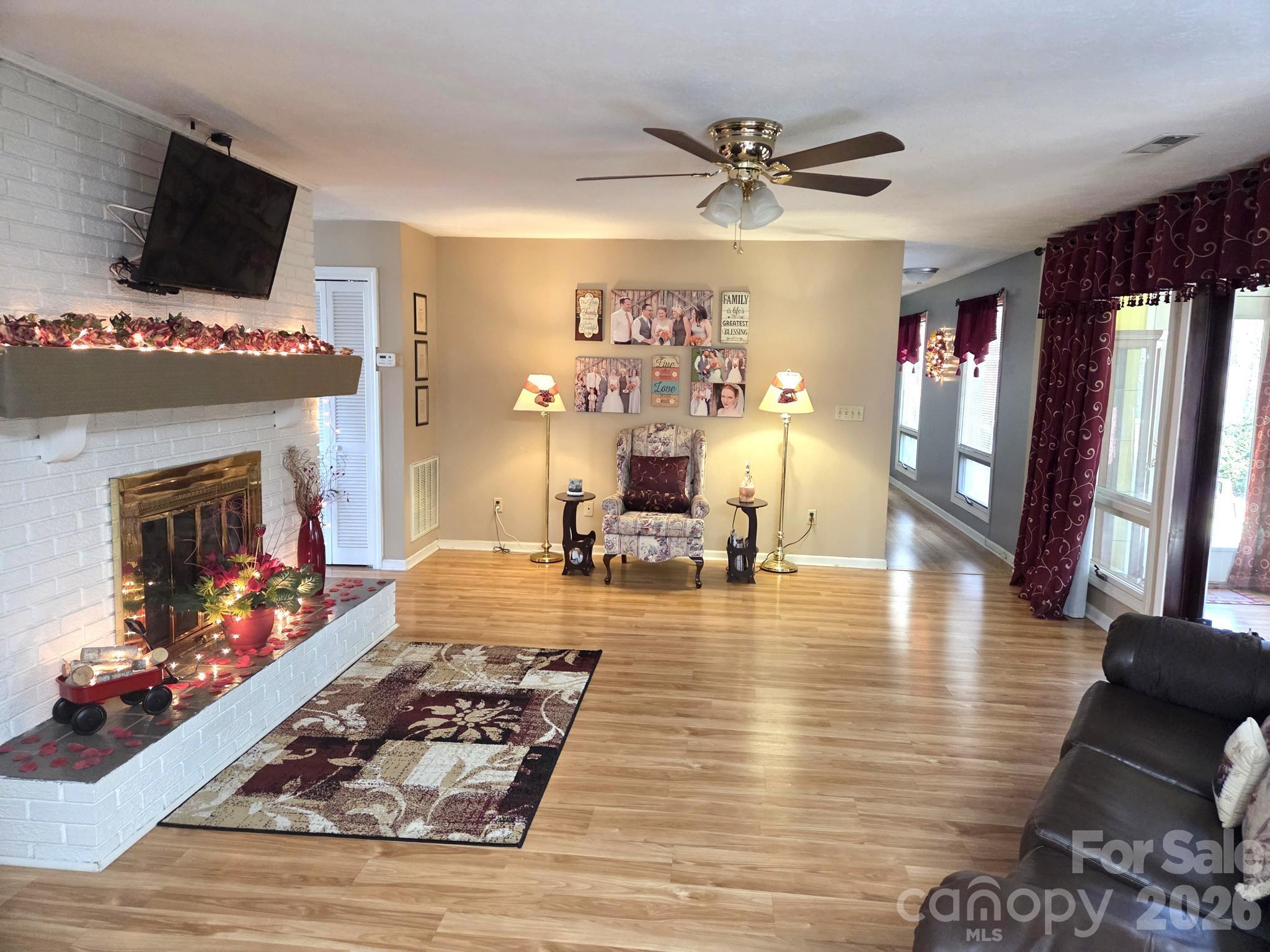 106 E Laurel Lane — Etowah