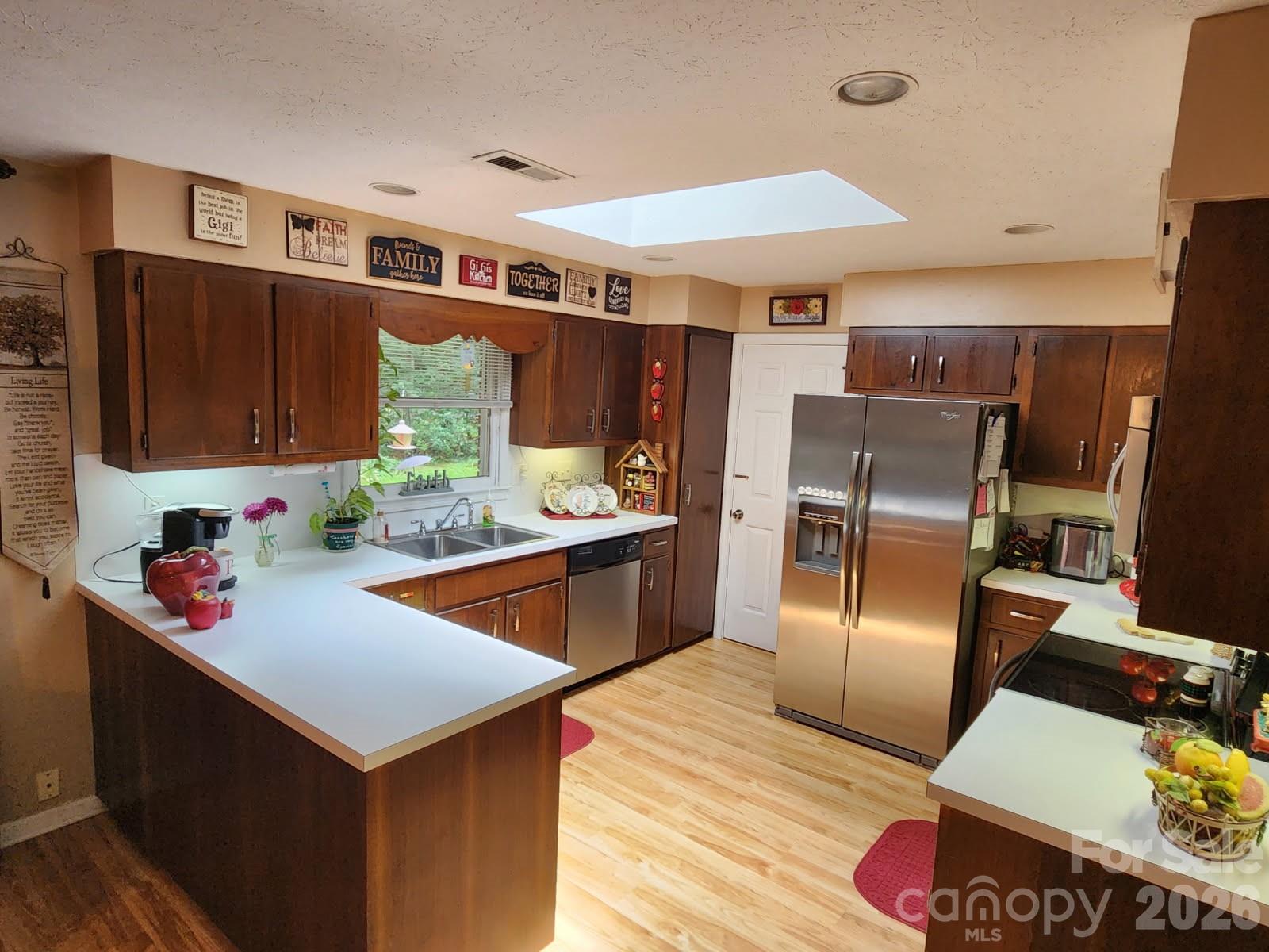 106 E Laurel Lane — Etowah