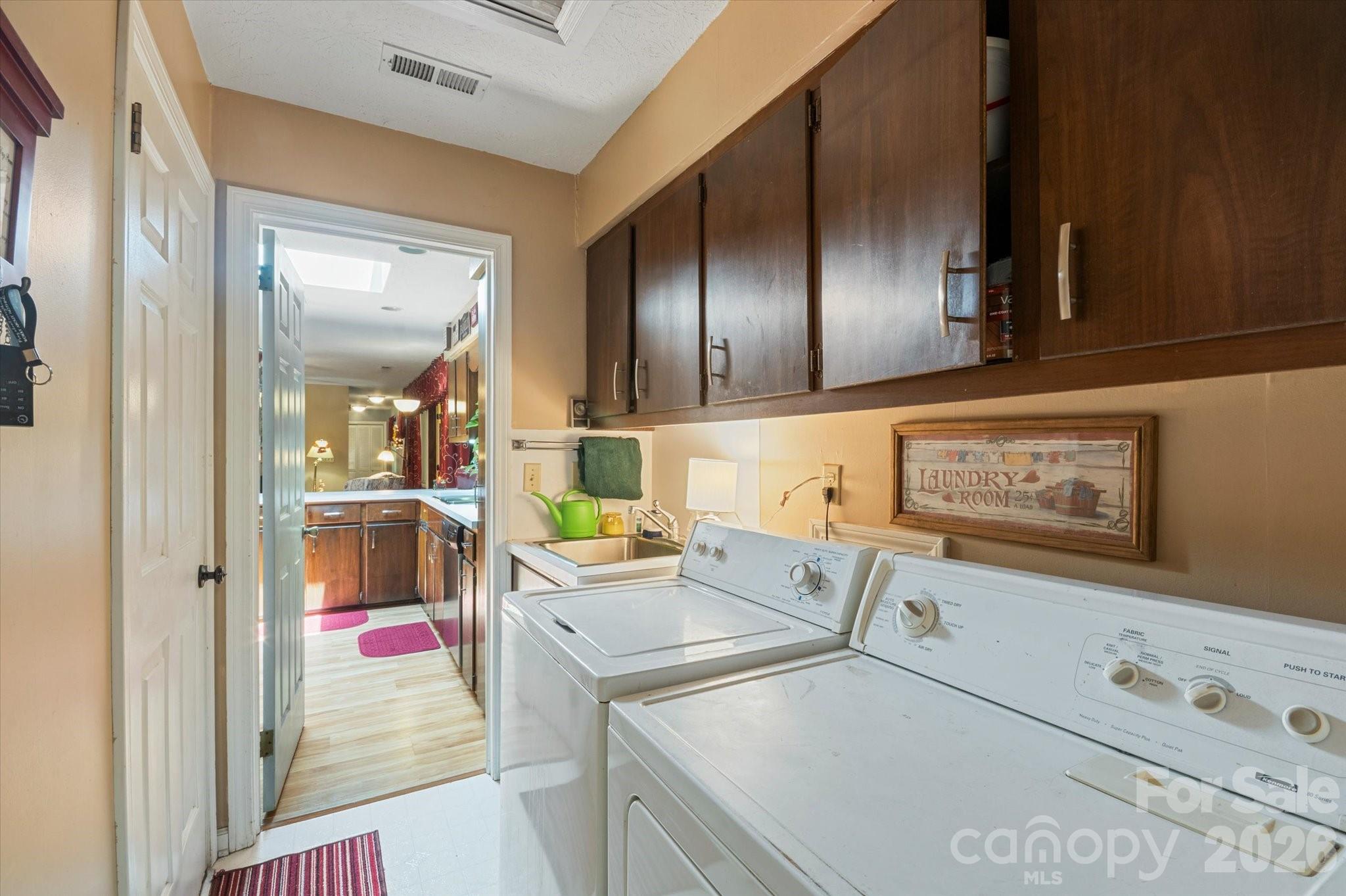 106 E Laurel Lane — Etowah