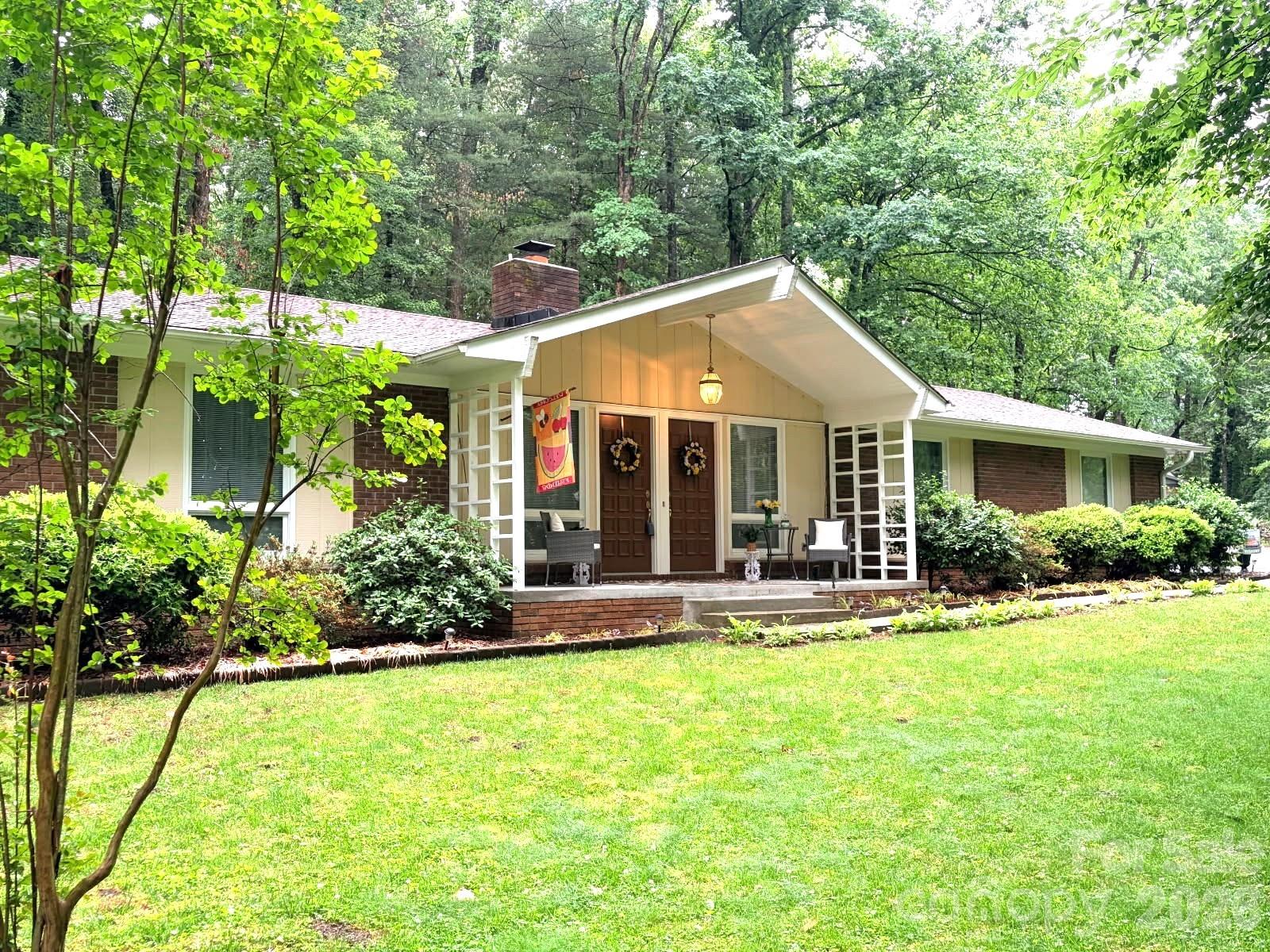 106 E Laurel Lane — Etowah