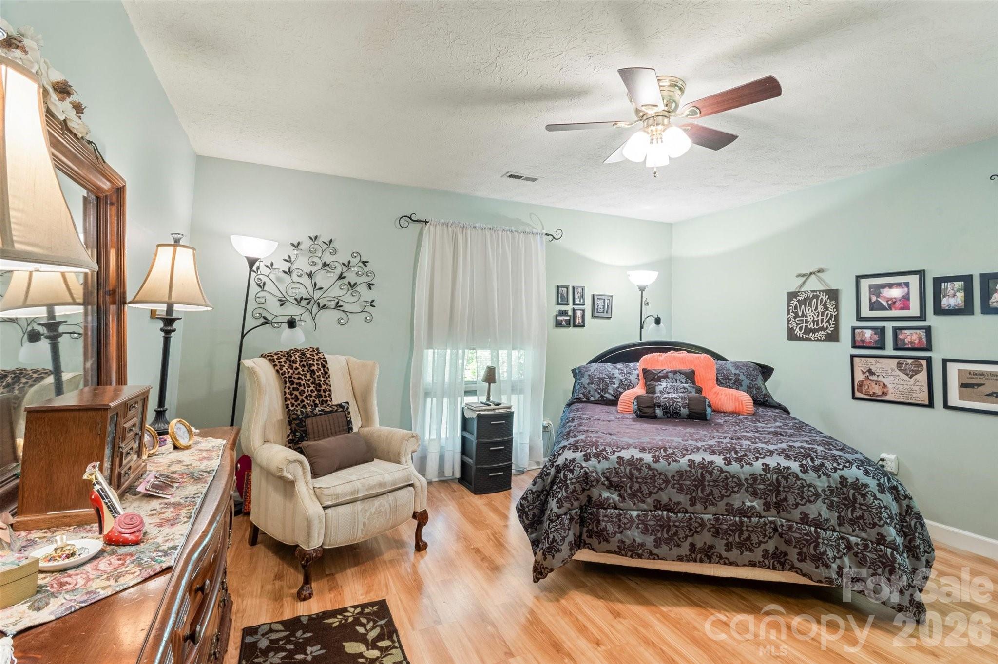 106 E Laurel Lane — Etowah