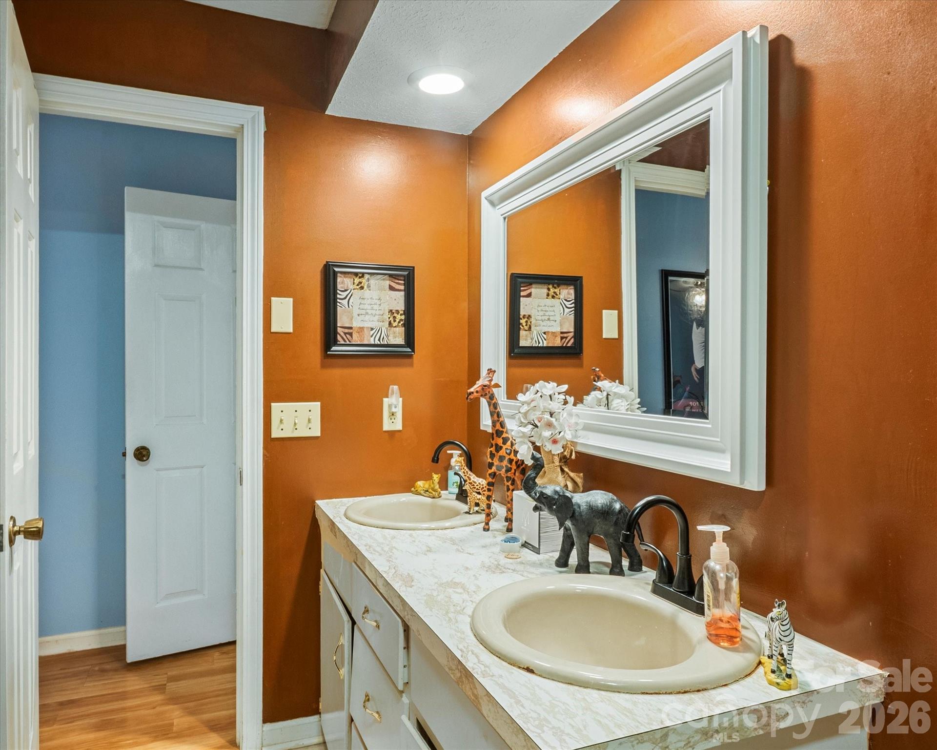 106 E Laurel Lane — Etowah