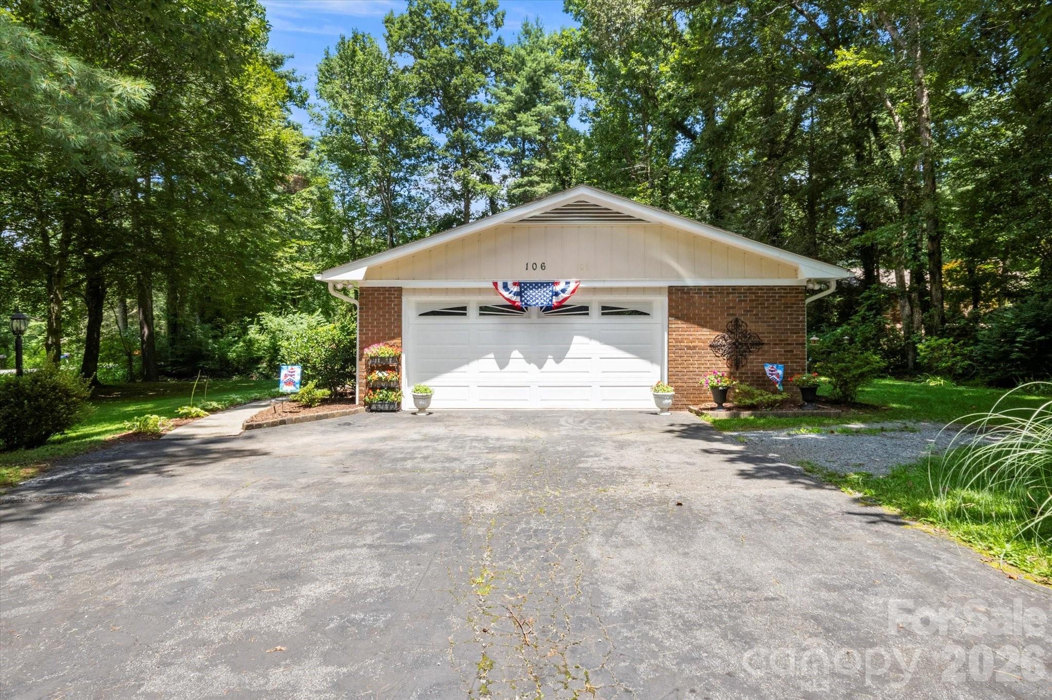 106 E Laurel Lane — Etowah