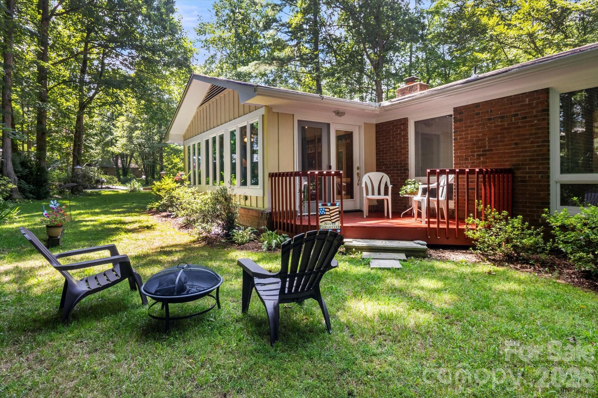 106 E Laurel Lane — Etowah