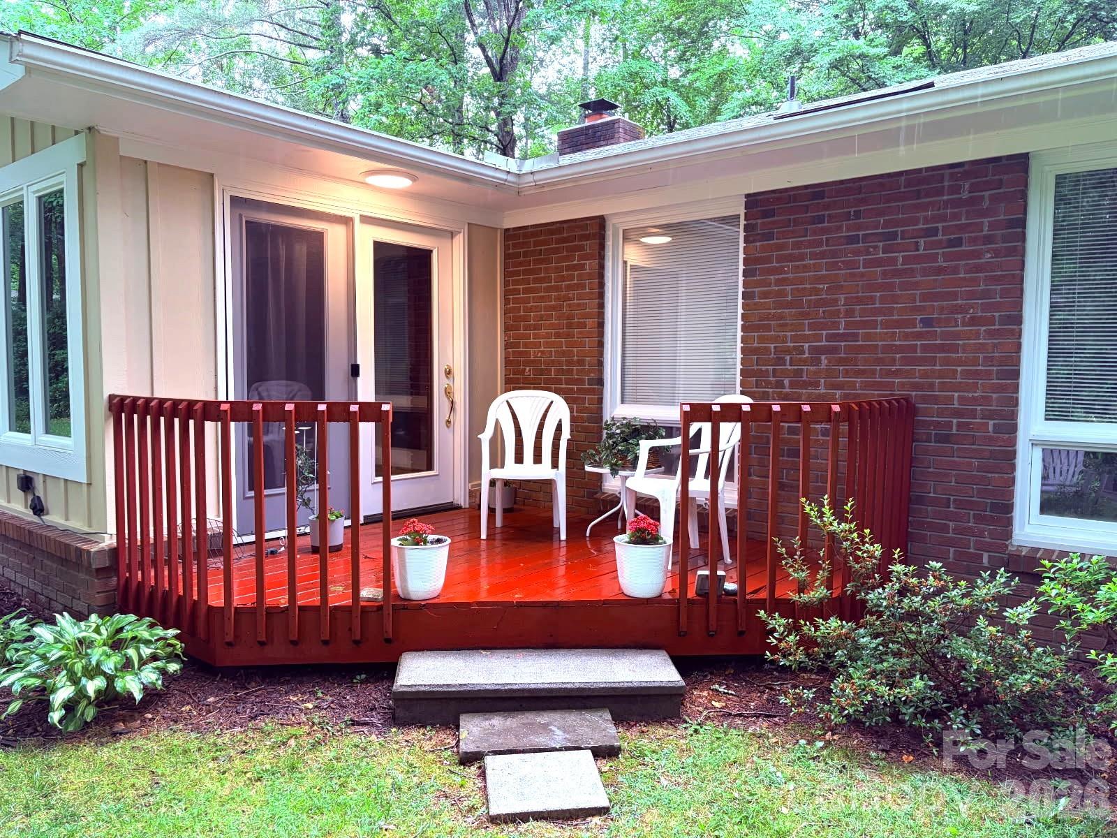106 E Laurel Lane — Etowah
