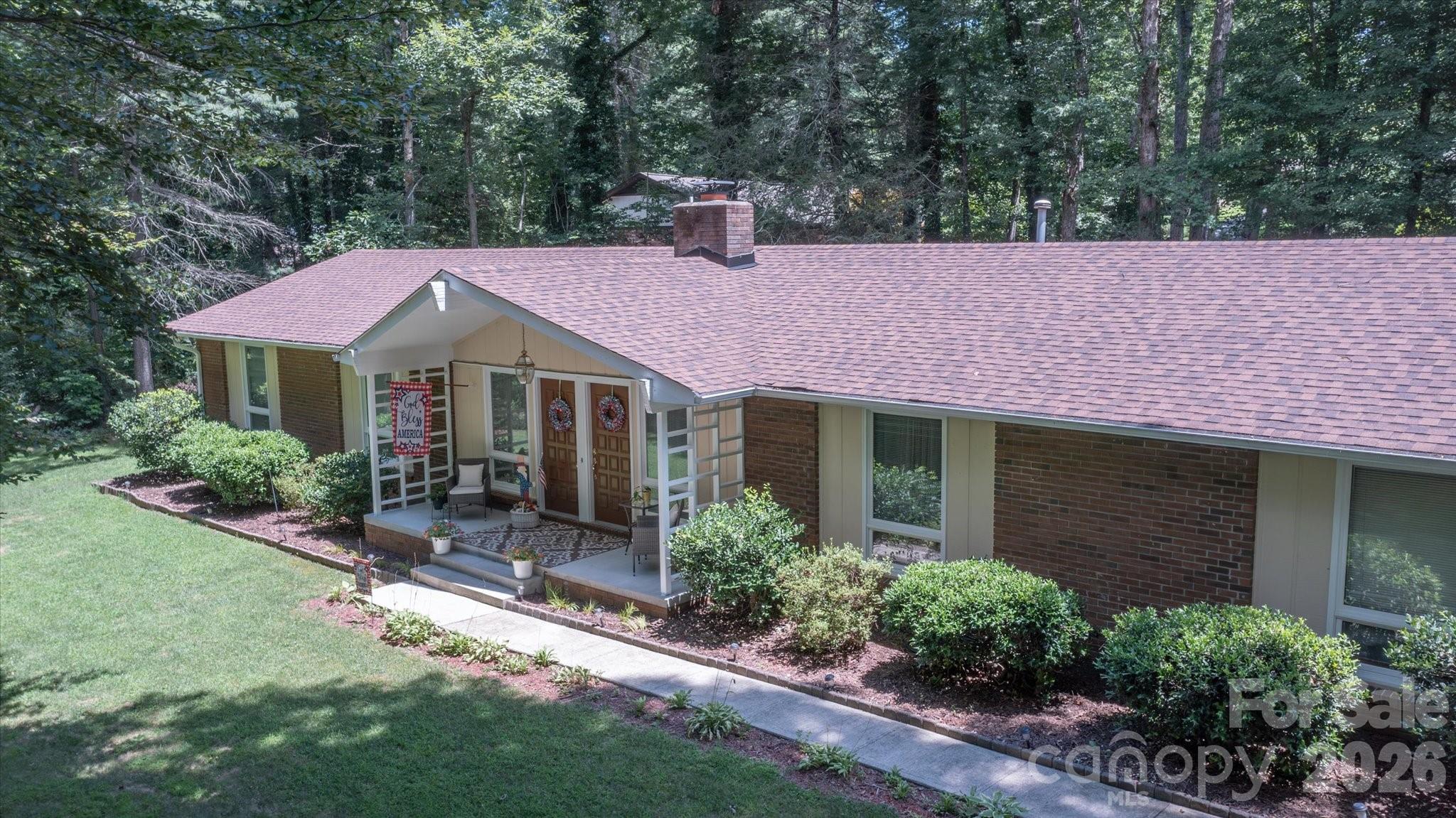 106 E Laurel Lane — Etowah