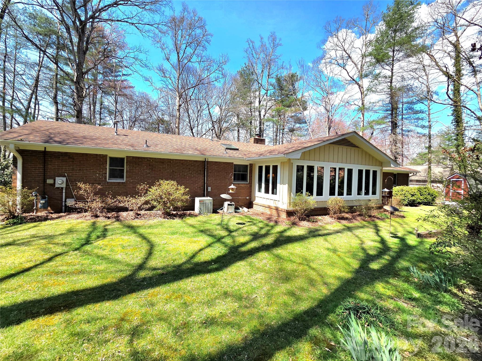 106 E Laurel Lane — Etowah