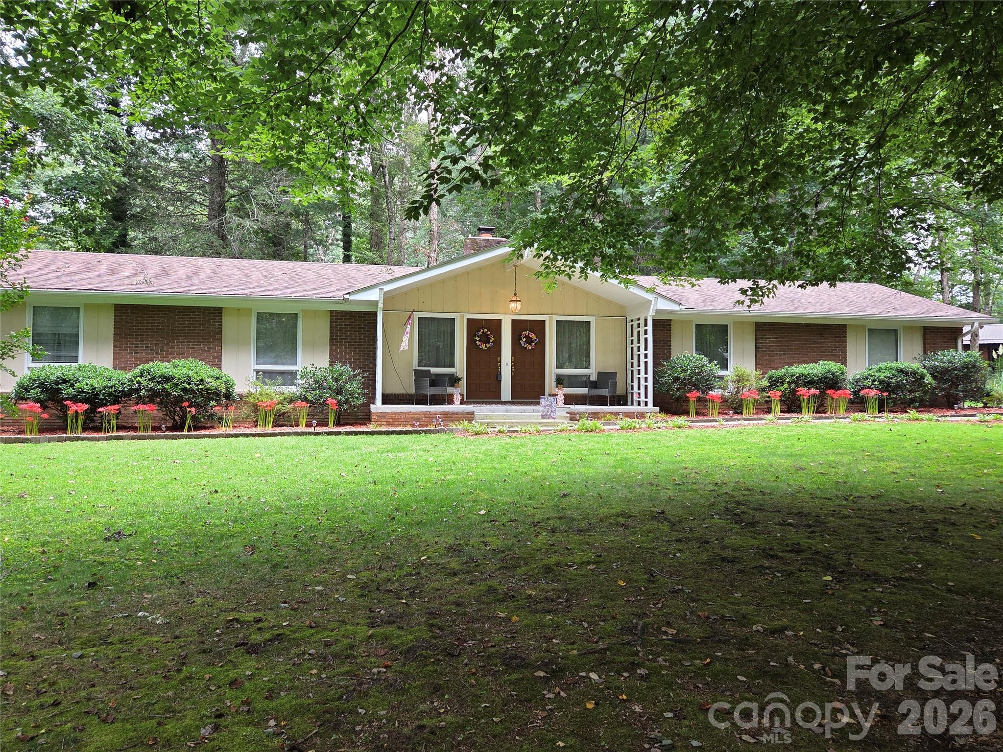 106 E Laurel Lane — Etowah