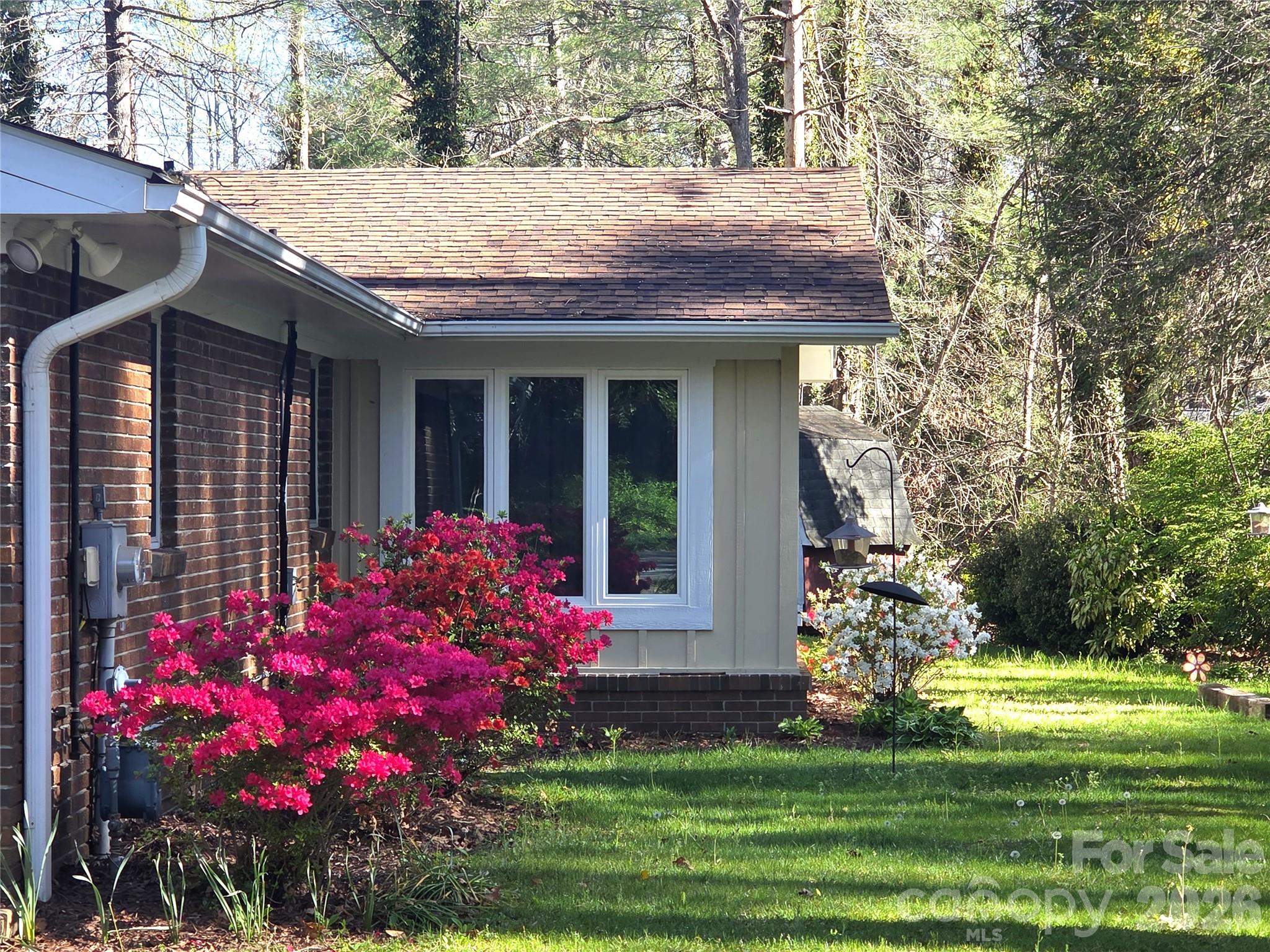 106 E Laurel Lane — Etowah