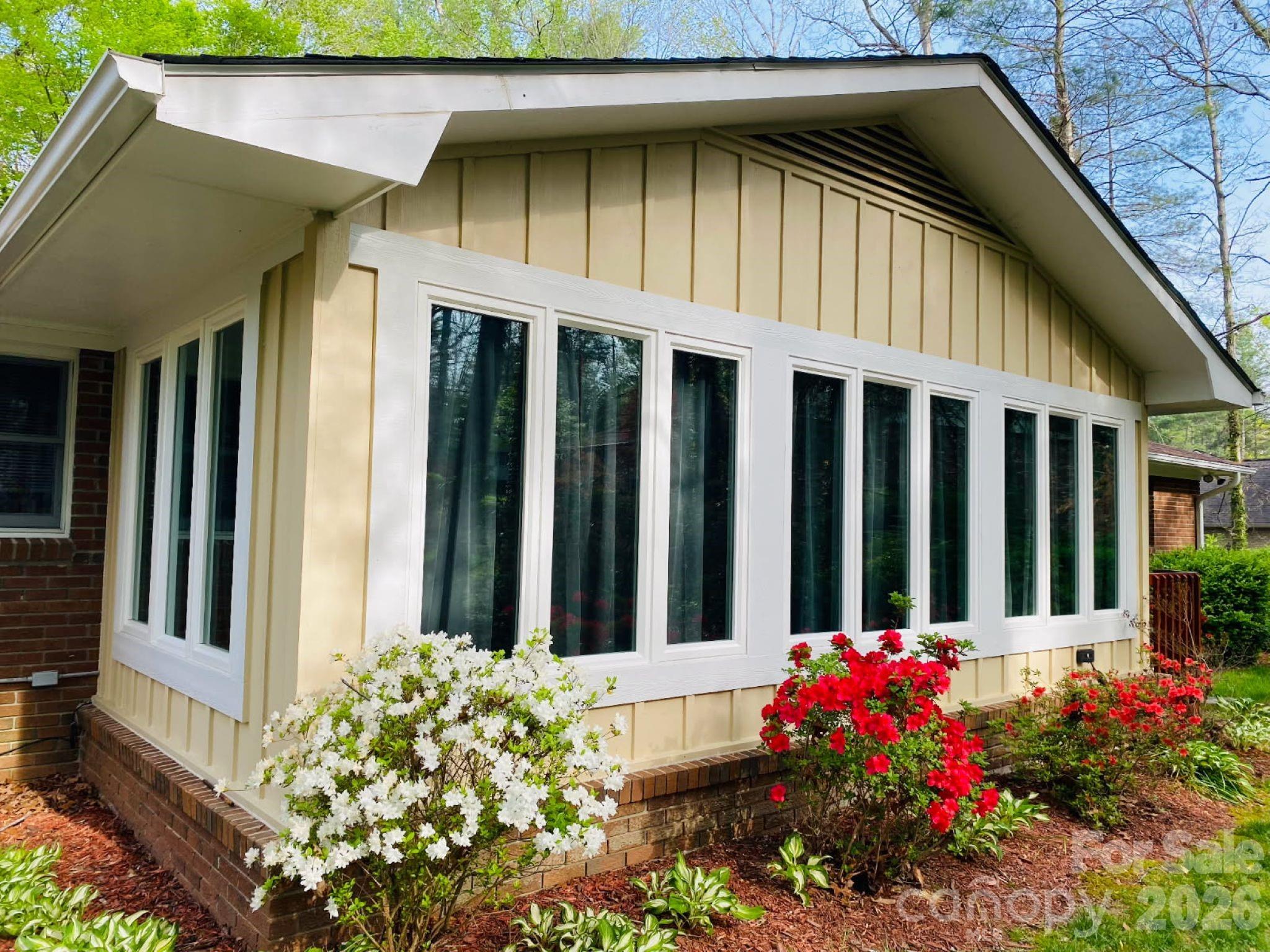 106 E Laurel Lane — Etowah