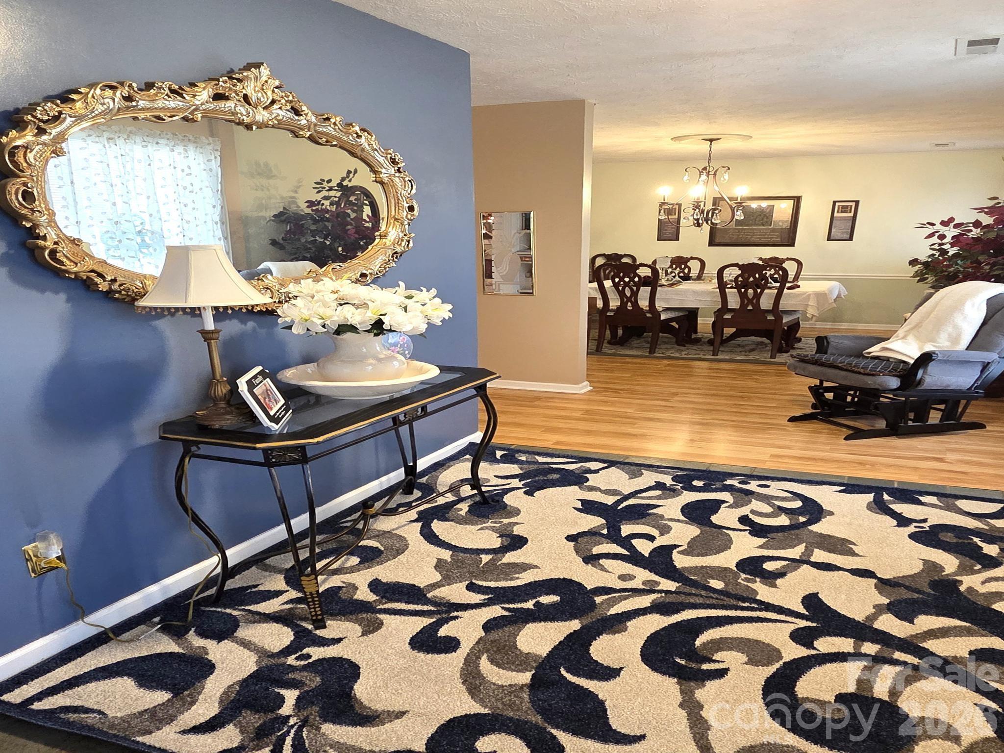 106 E Laurel Lane — Etowah