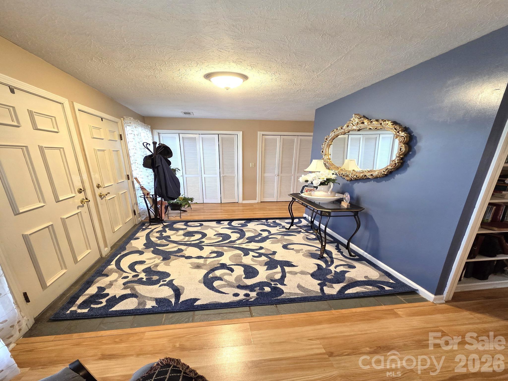 106 E Laurel Lane — Etowah