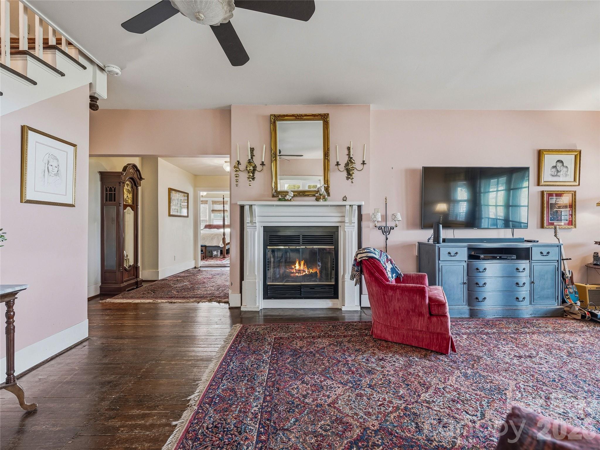 3 Perrion Avenue — Weaverville