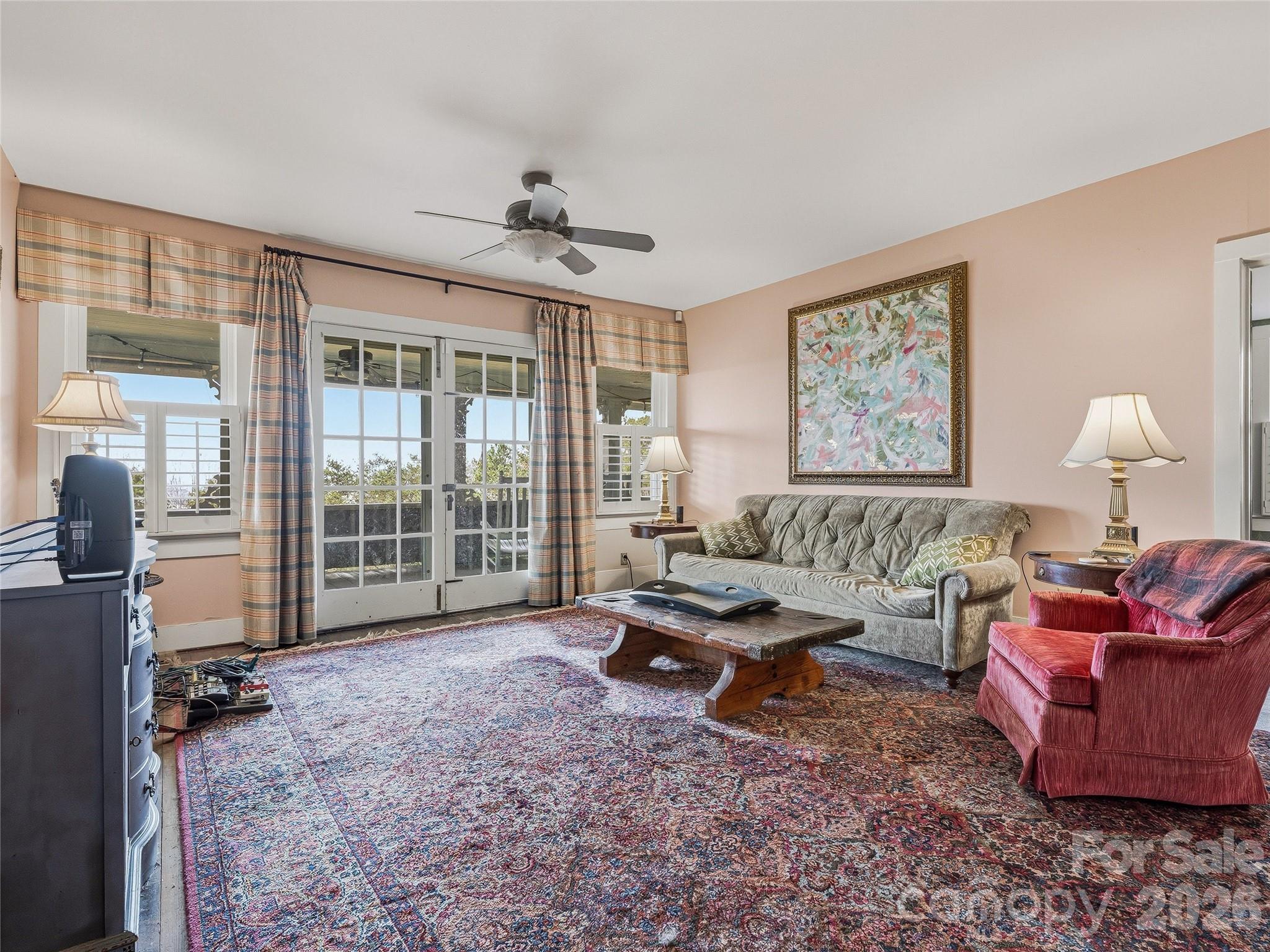 3 Perrion Avenue — Weaverville