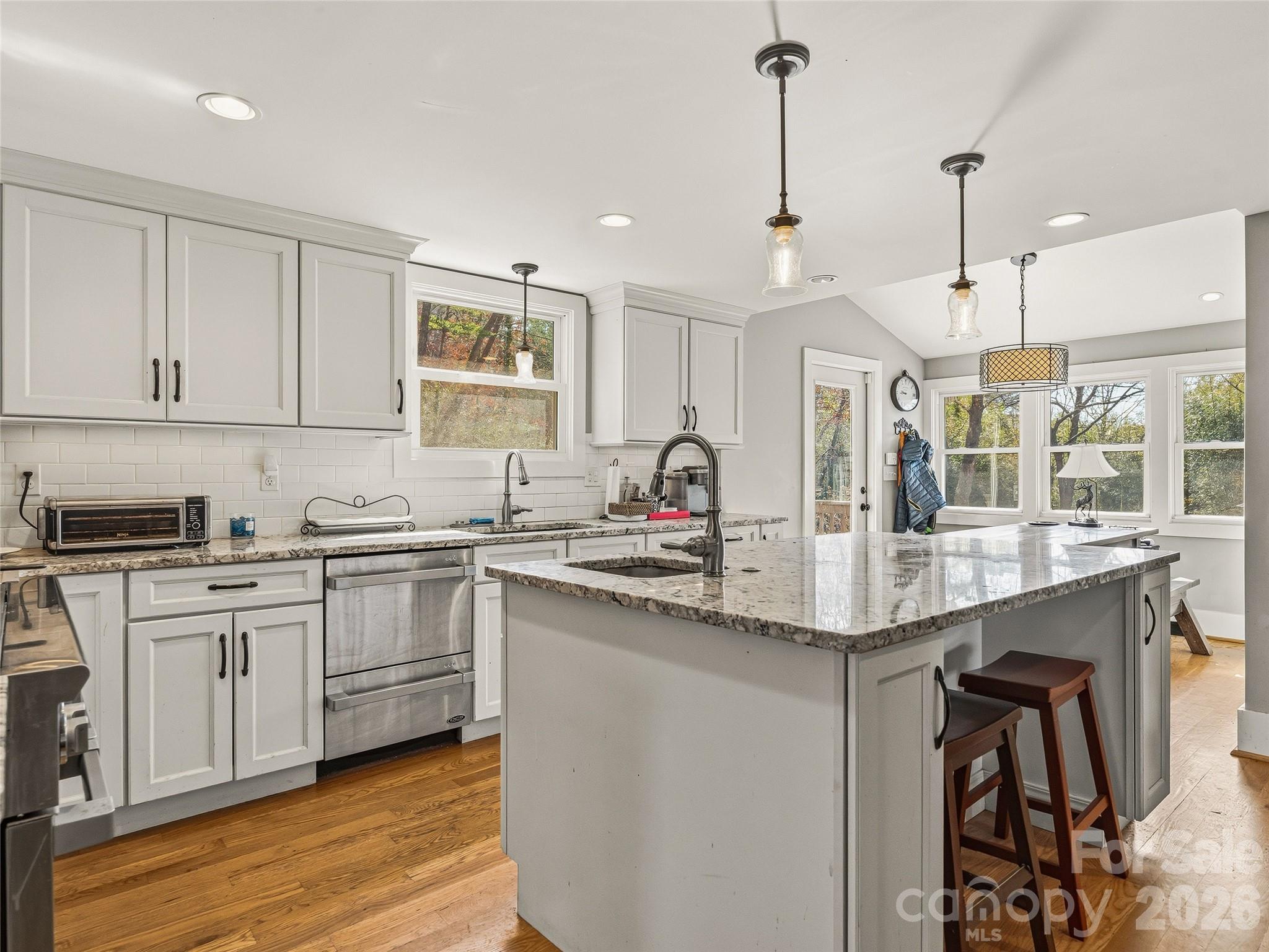 3 Perrion Avenue — Weaverville