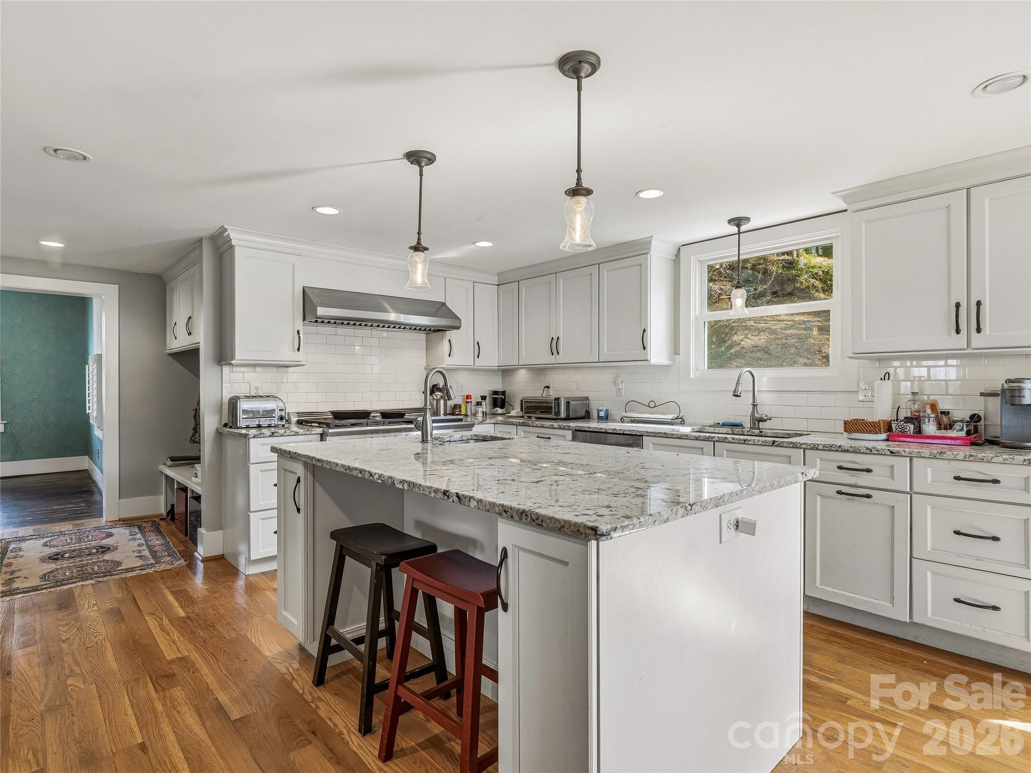 3 Perrion Avenue — Weaverville