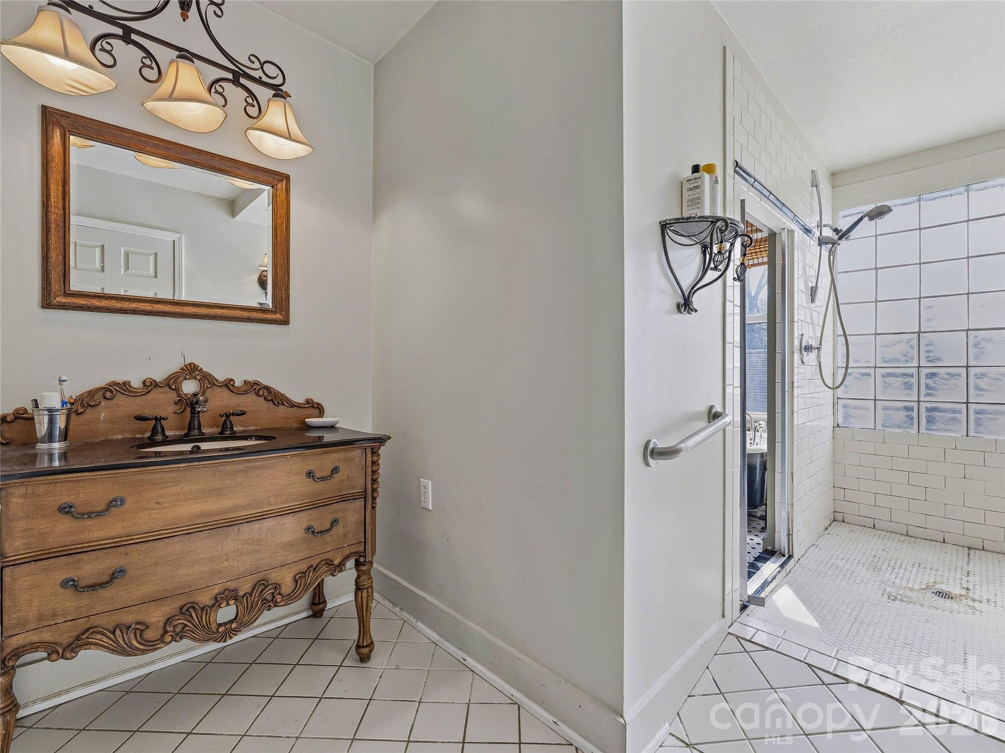 3 Perrion Avenue — Weaverville
