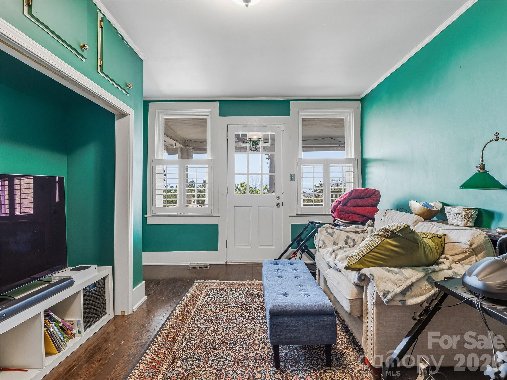 3 Perrion Avenue — Weaverville