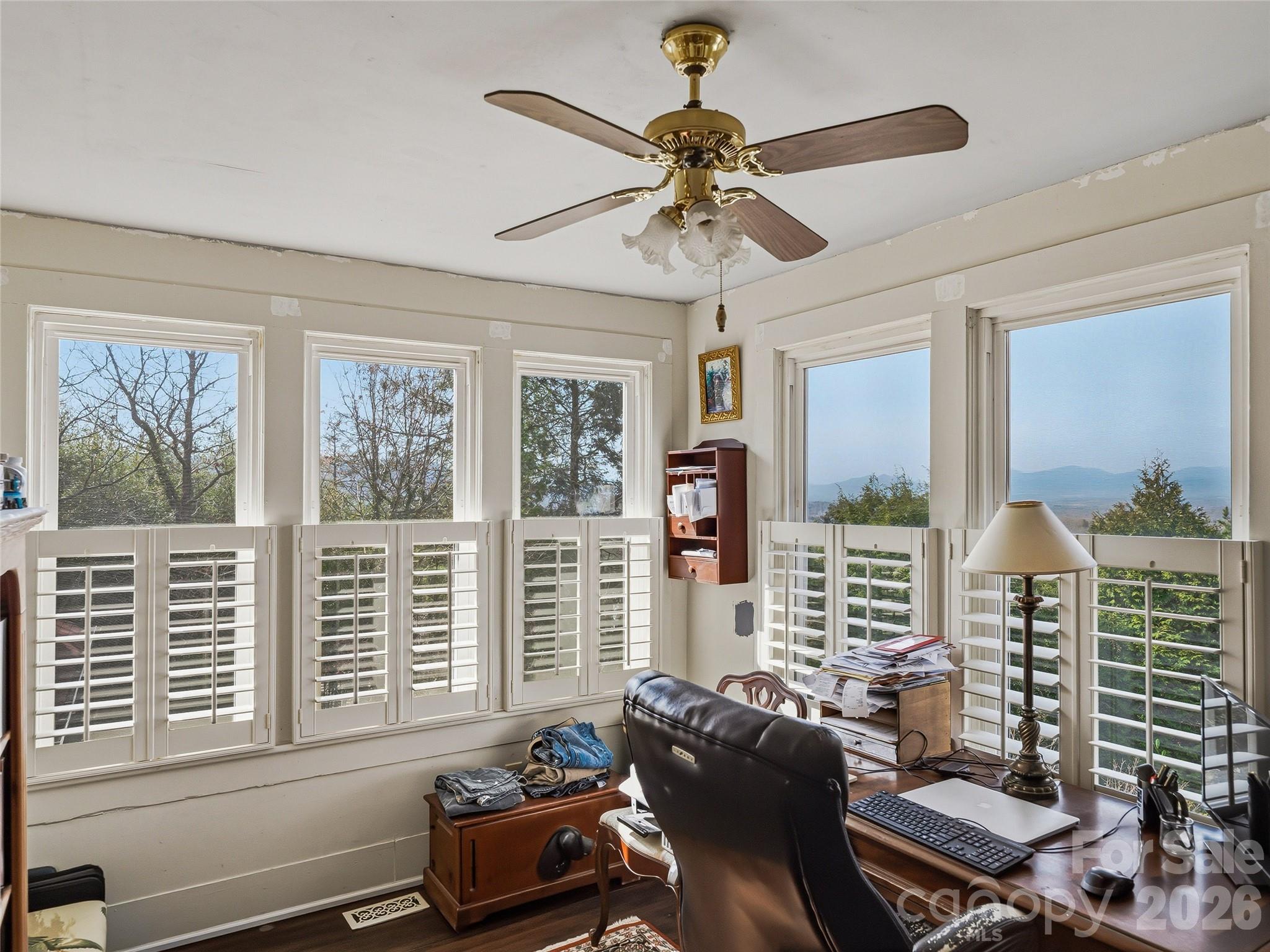 3 Perrion Avenue — Weaverville