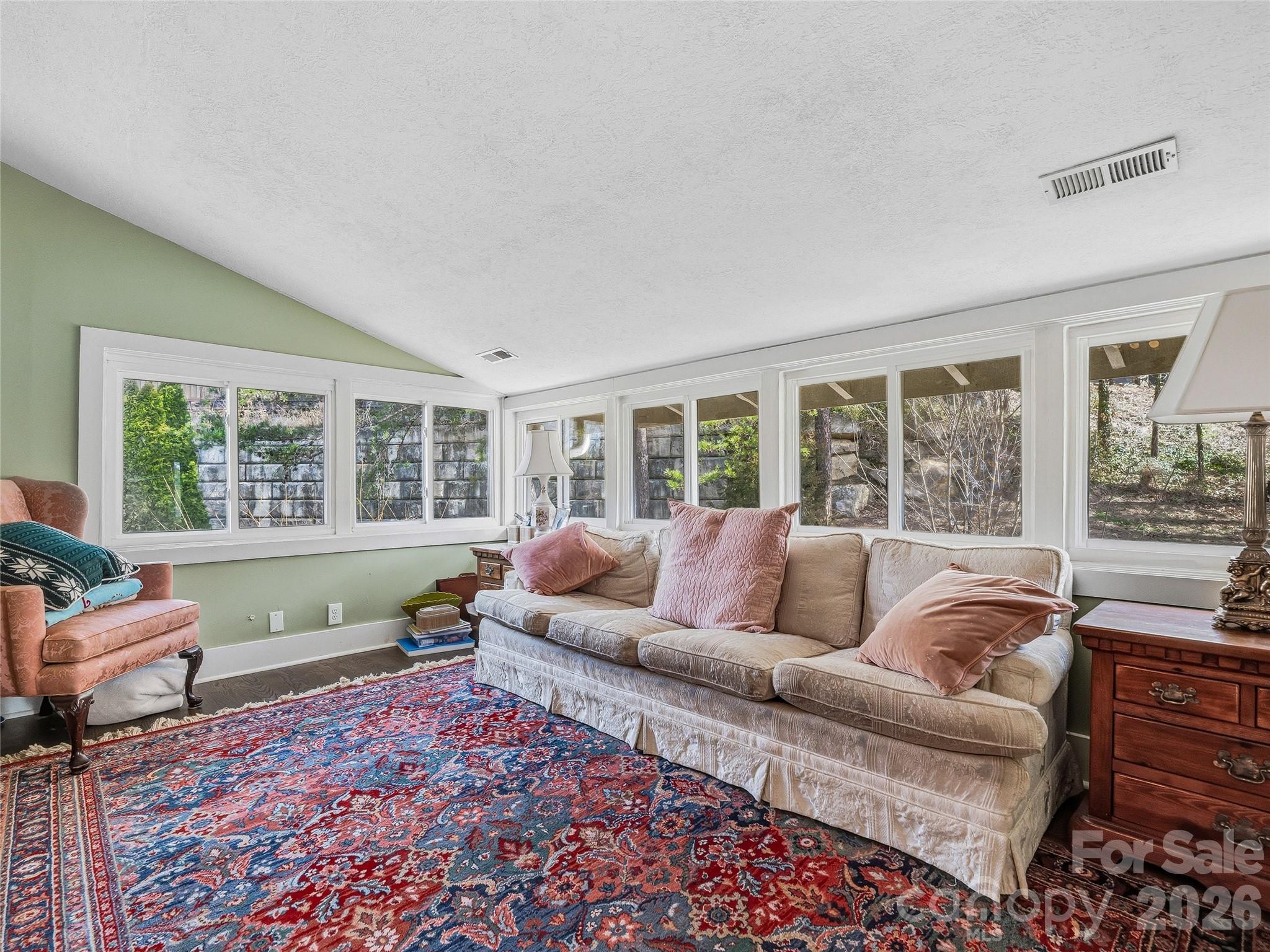 3 Perrion Avenue — Weaverville