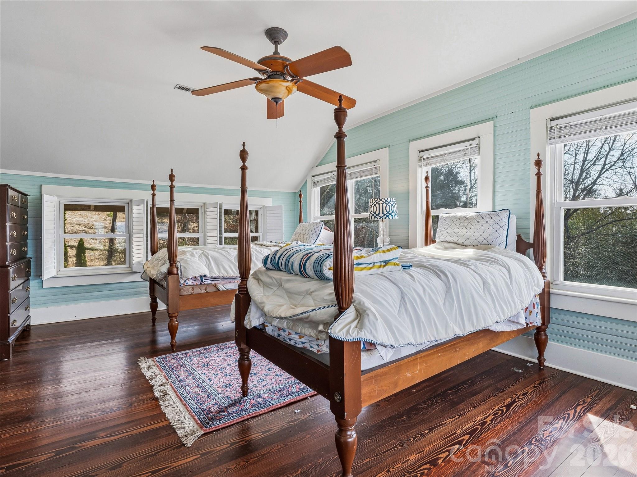 3 Perrion Avenue — Weaverville