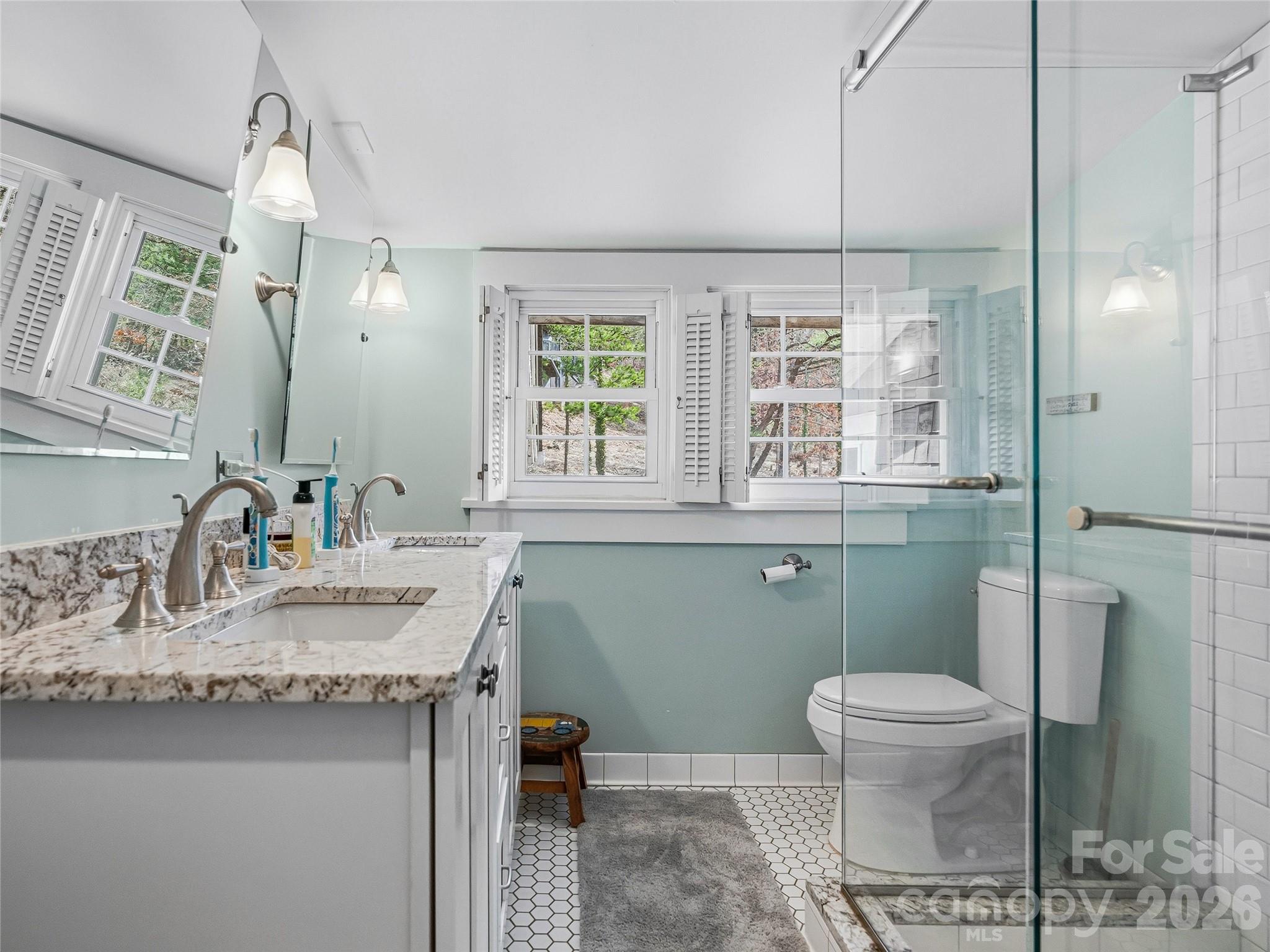 3 Perrion Avenue — Weaverville