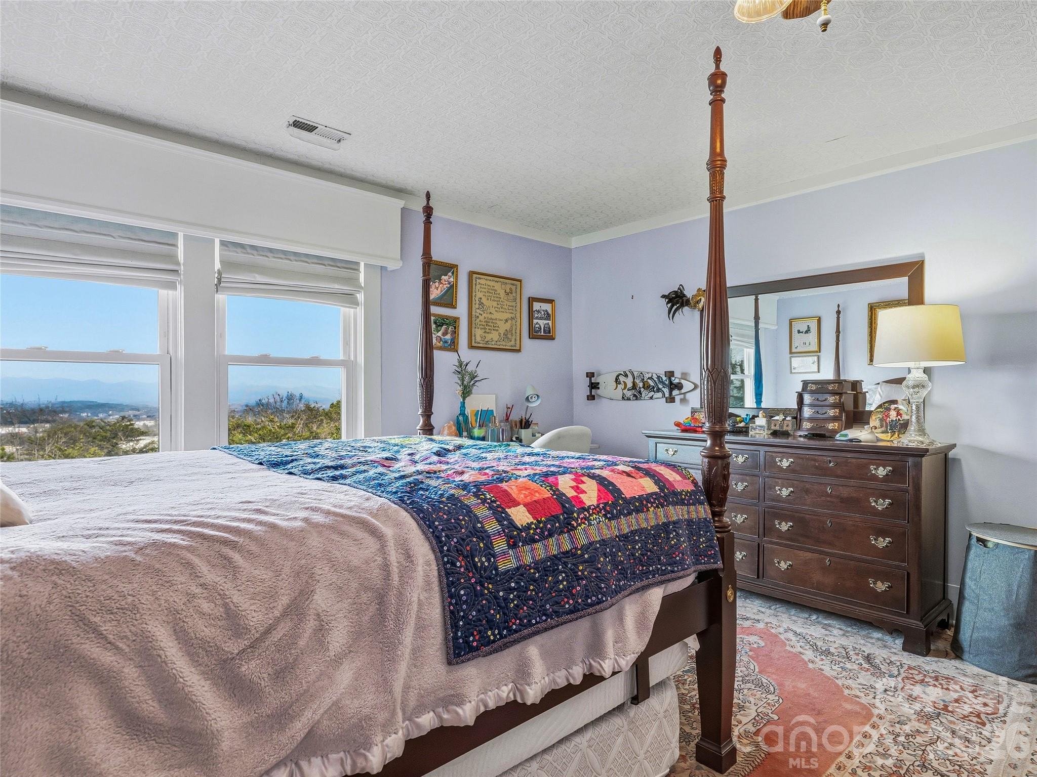 3 Perrion Avenue — Weaverville