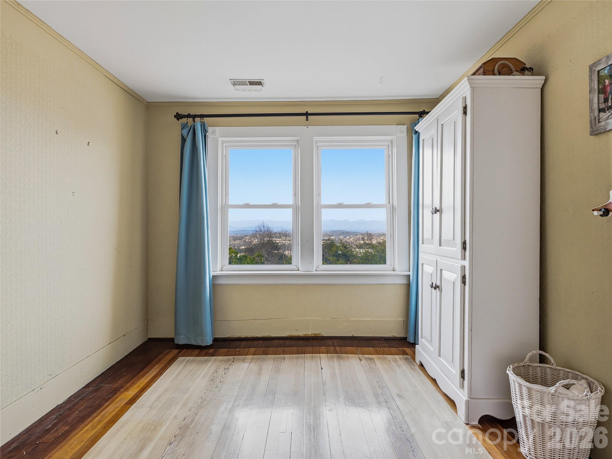 3 Perrion Avenue — Weaverville