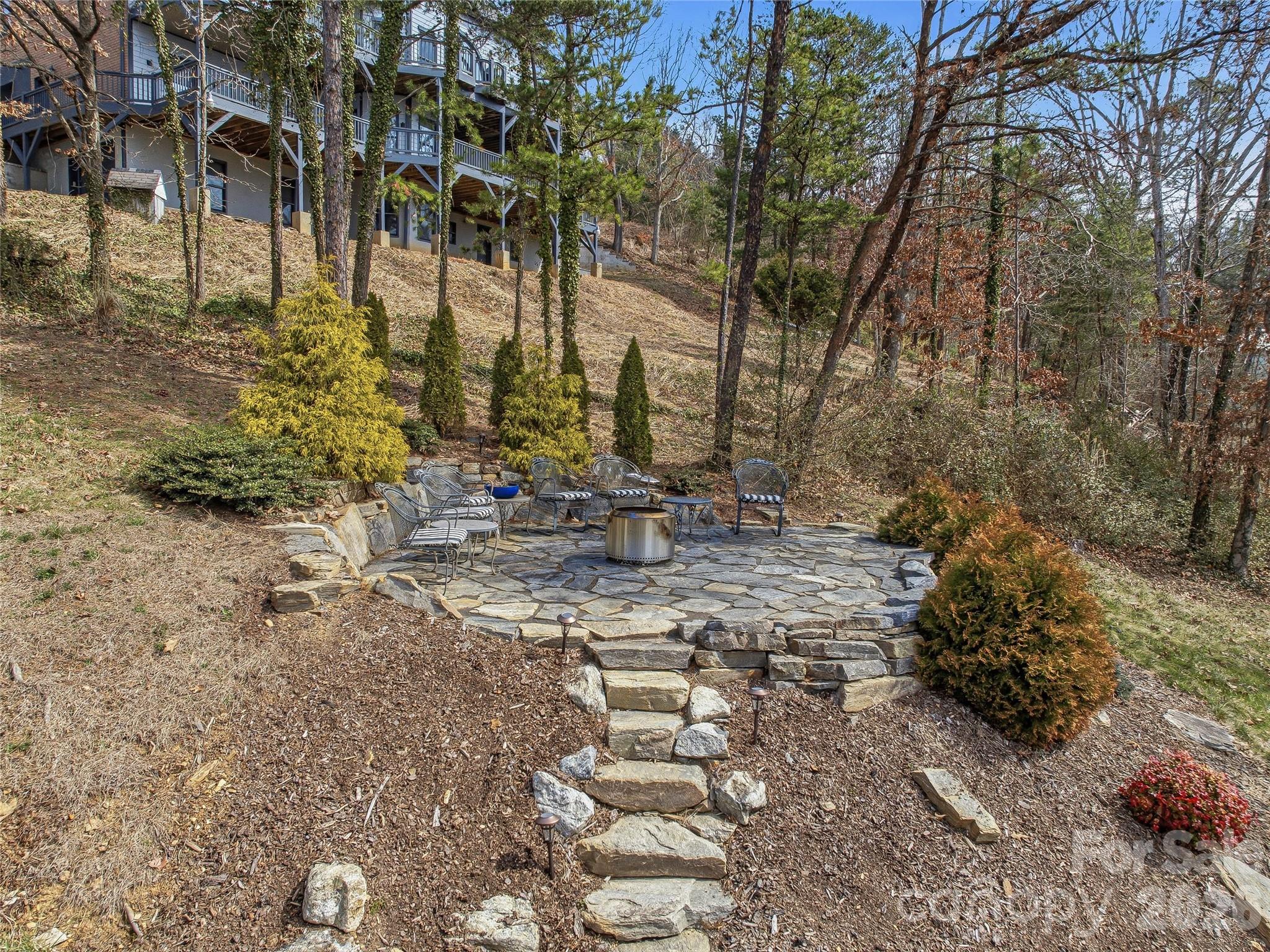 3 Perrion Avenue — Weaverville
