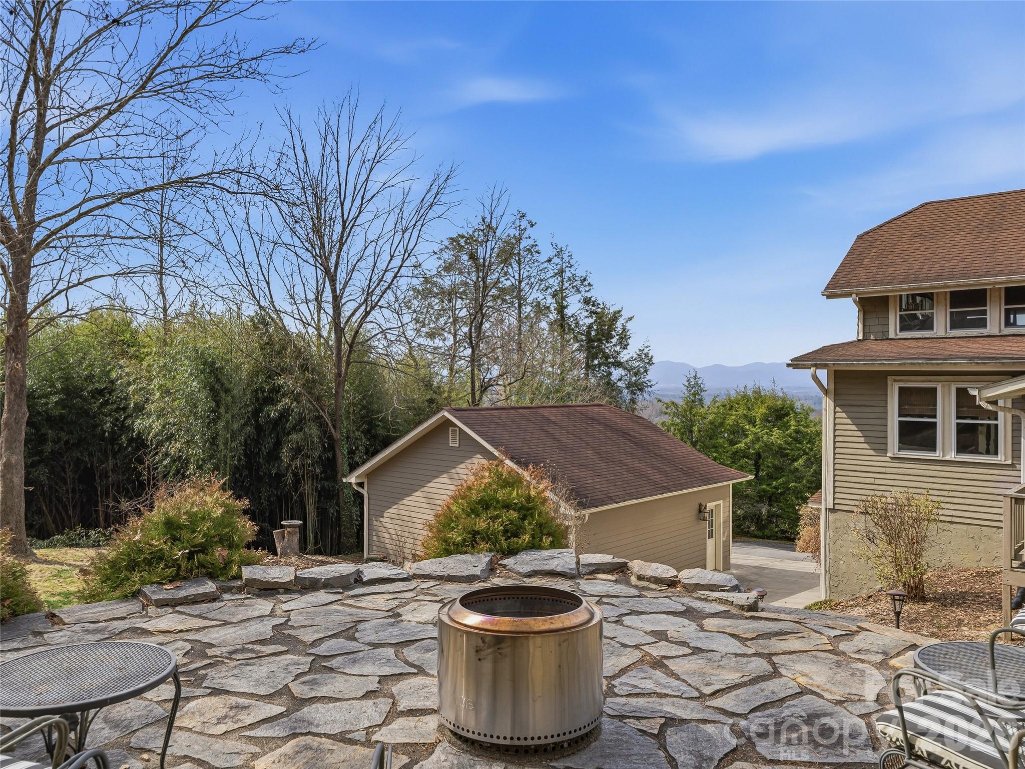3 Perrion Avenue — Weaverville