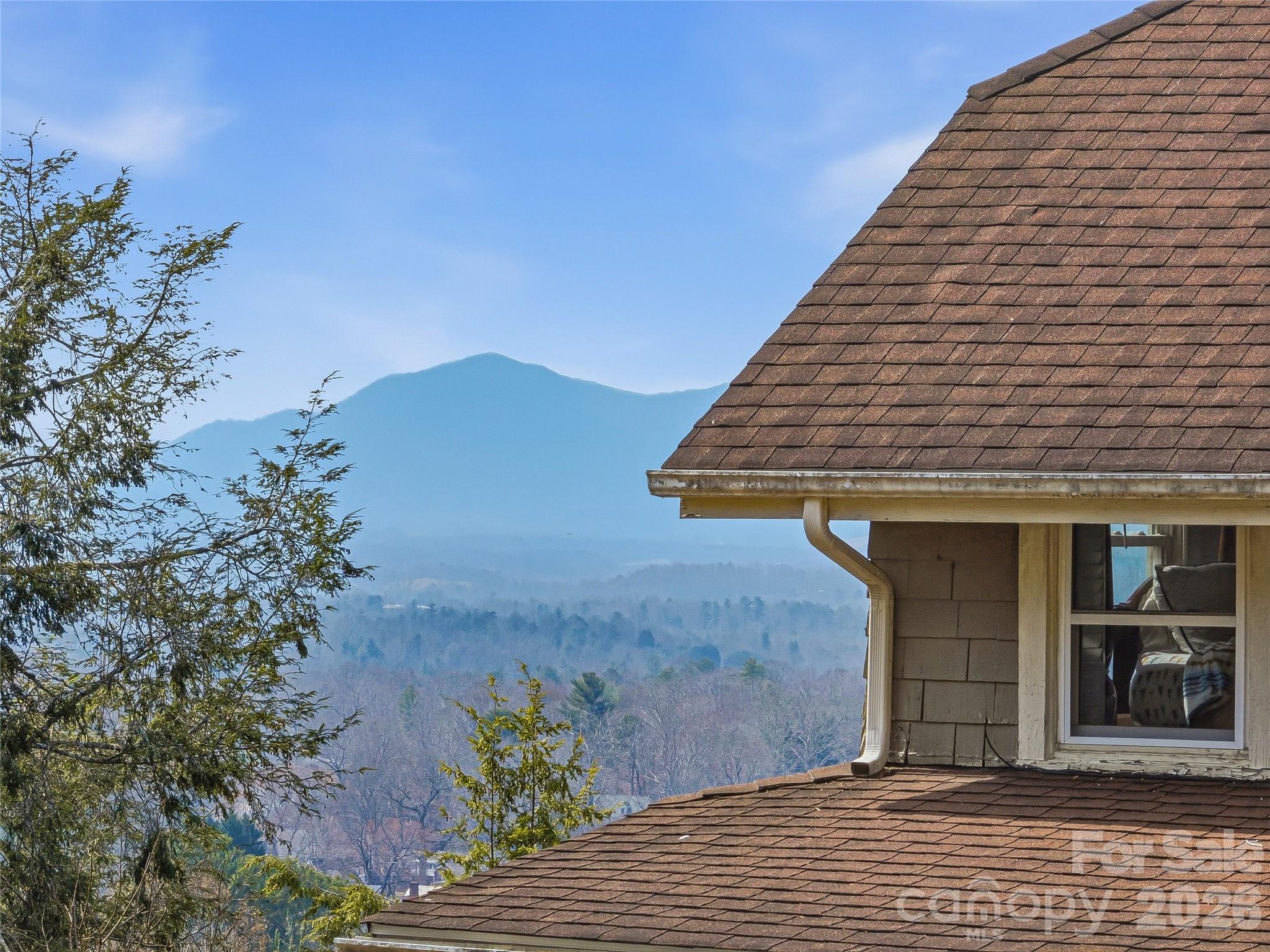 3 Perrion Avenue — Weaverville