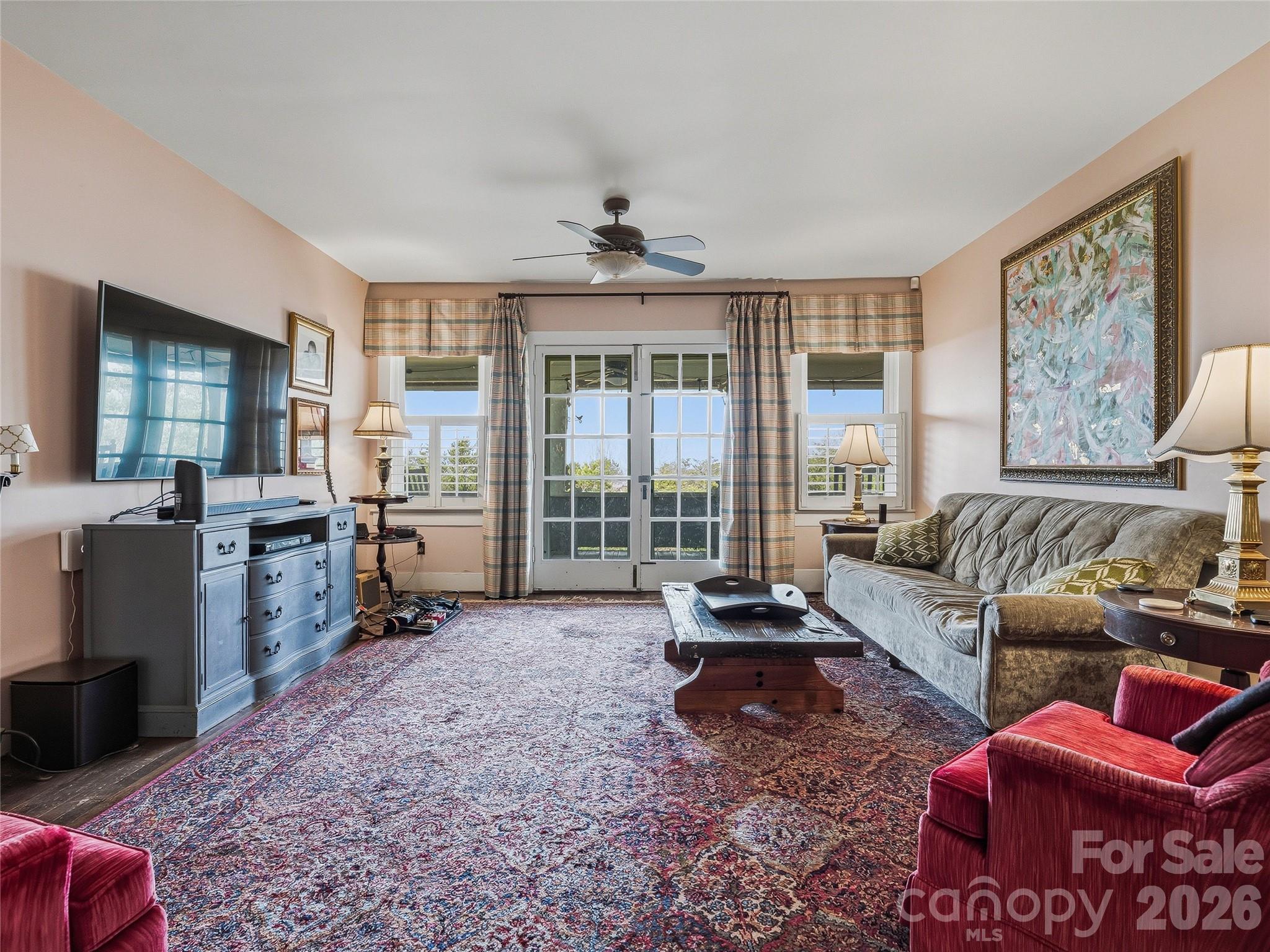 3 Perrion Avenue — Weaverville