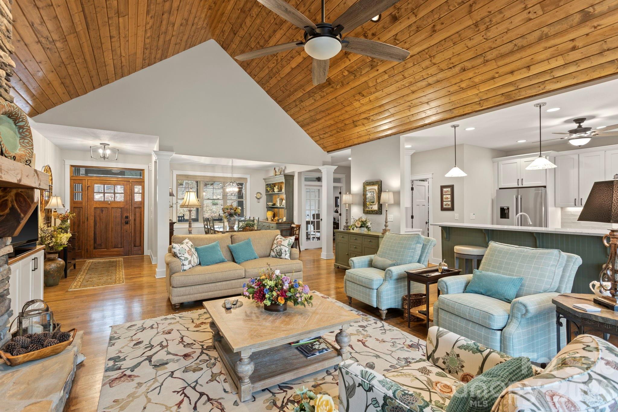 719 Overlook Drive — Flat Rock
