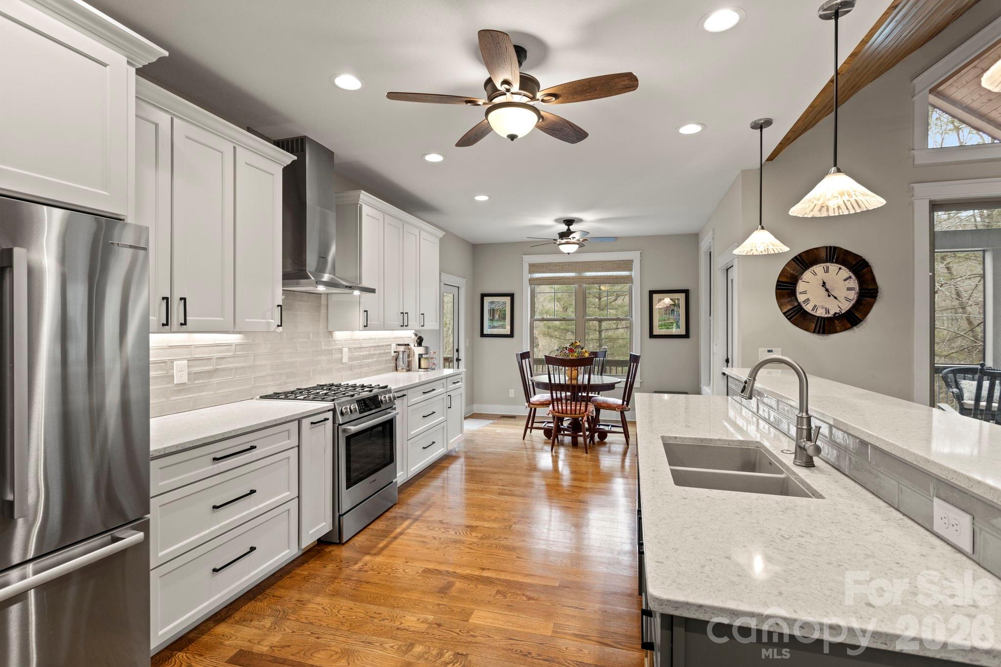 719 Overlook Drive — Flat Rock