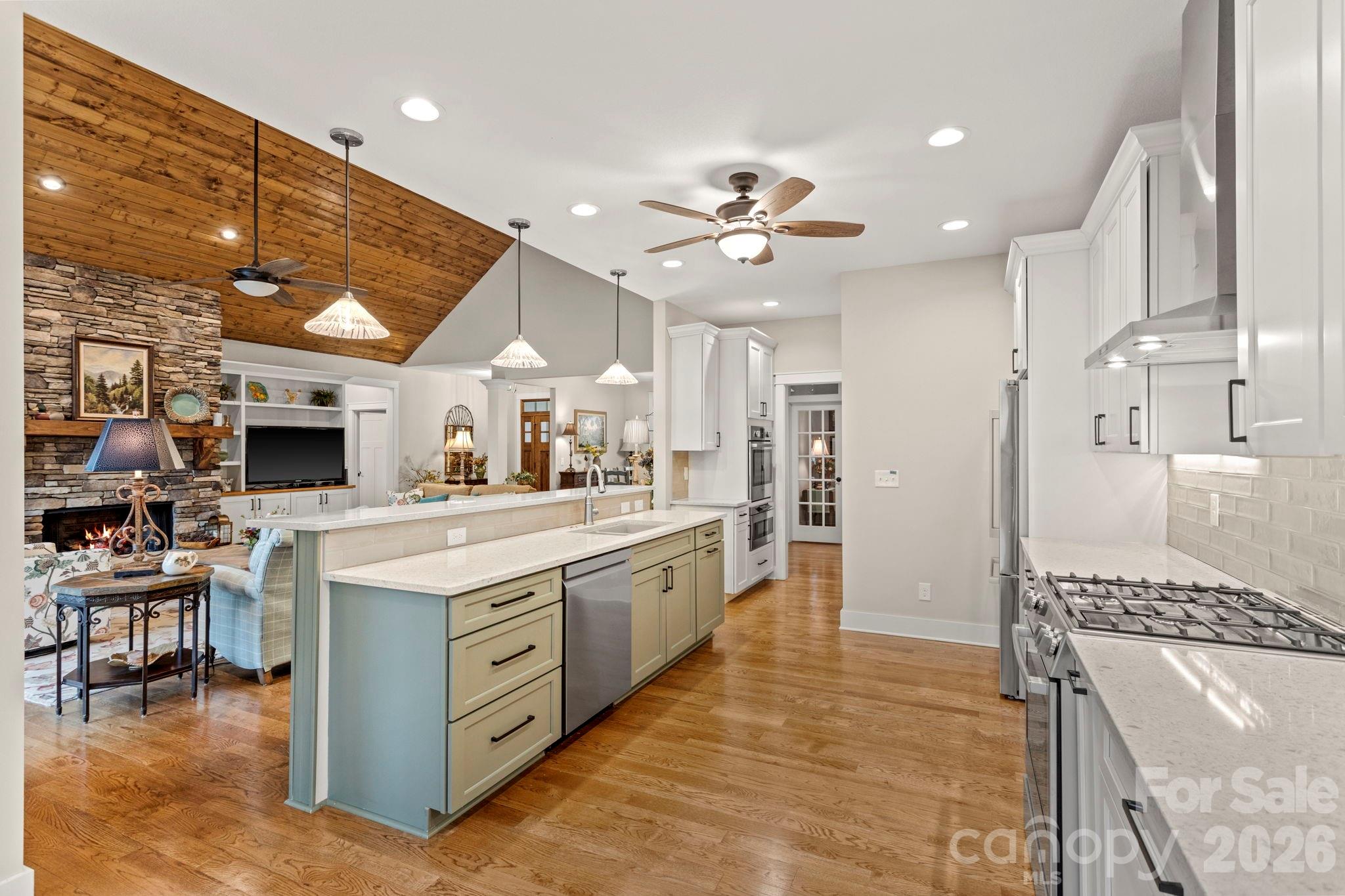 719 Overlook Drive — Flat Rock